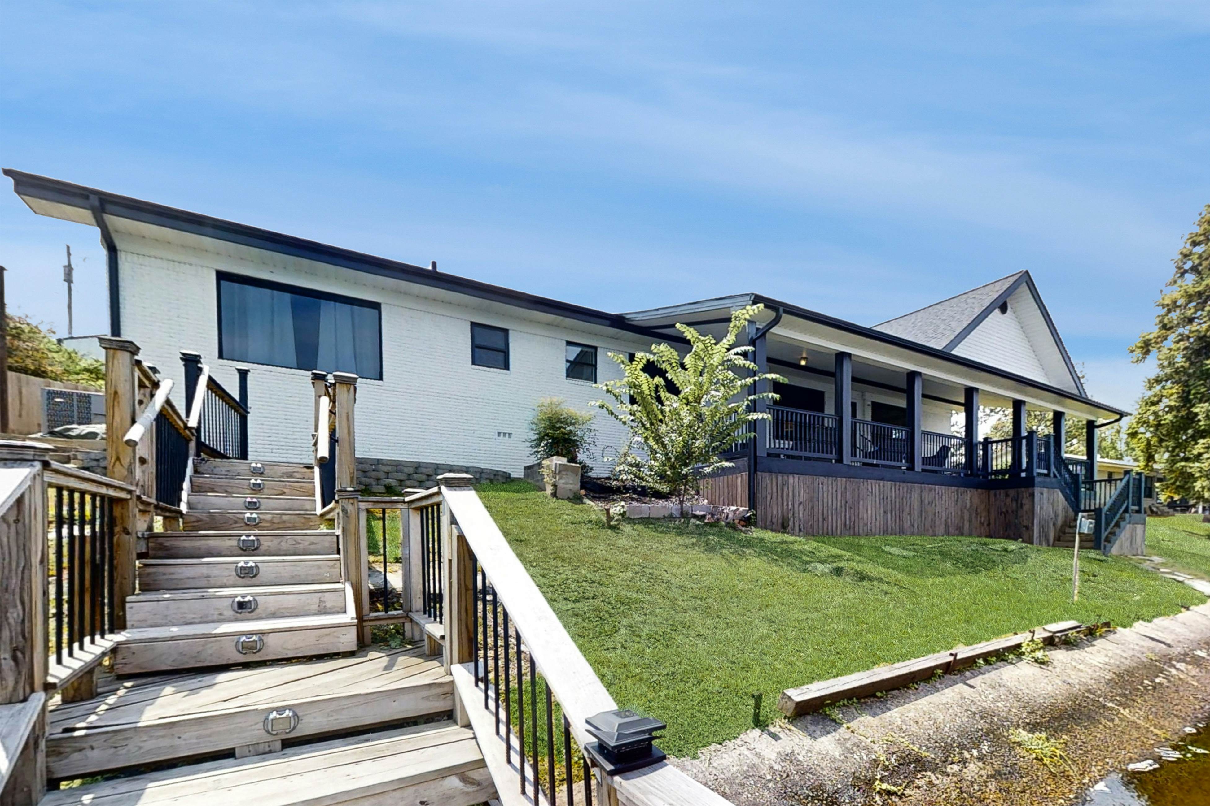 Lake Hamilton Elegance