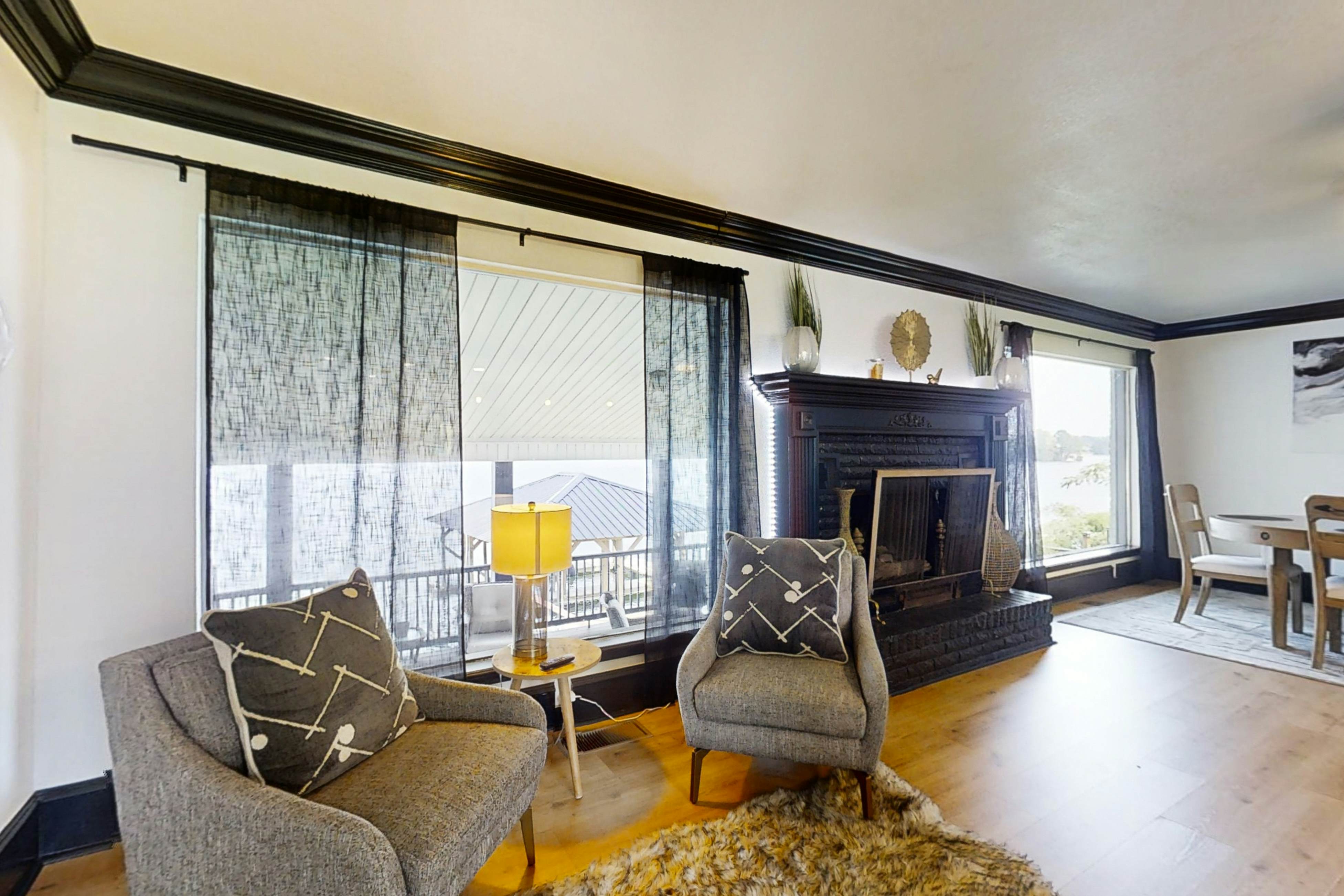 Lake Hamilton Elegance