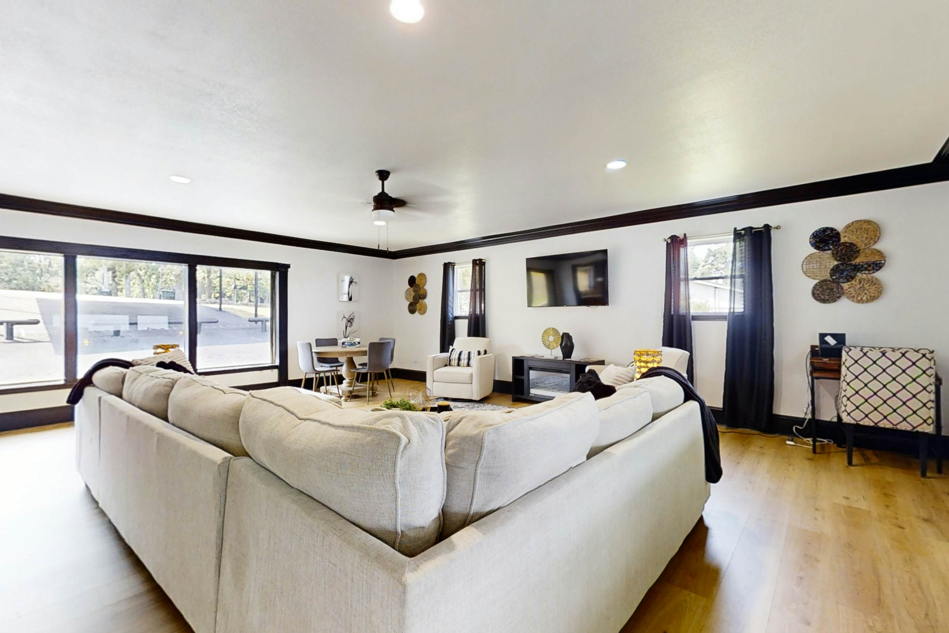 Lake Hamilton Elegance