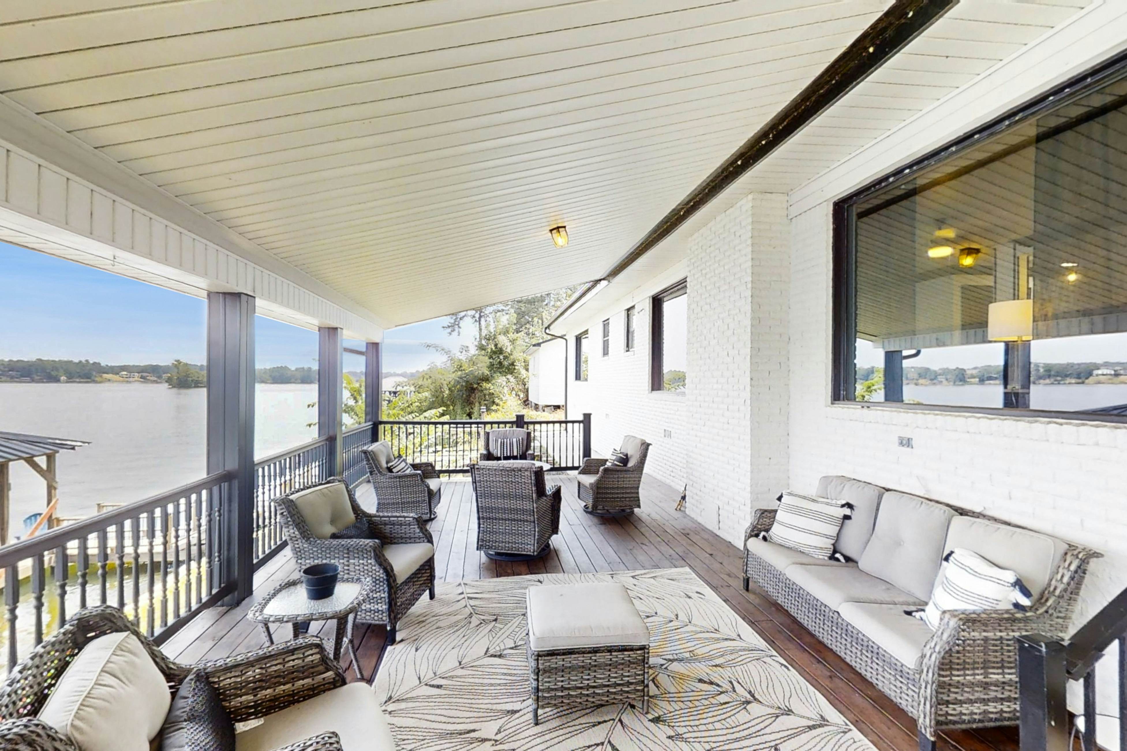 Lake Hamilton Elegance