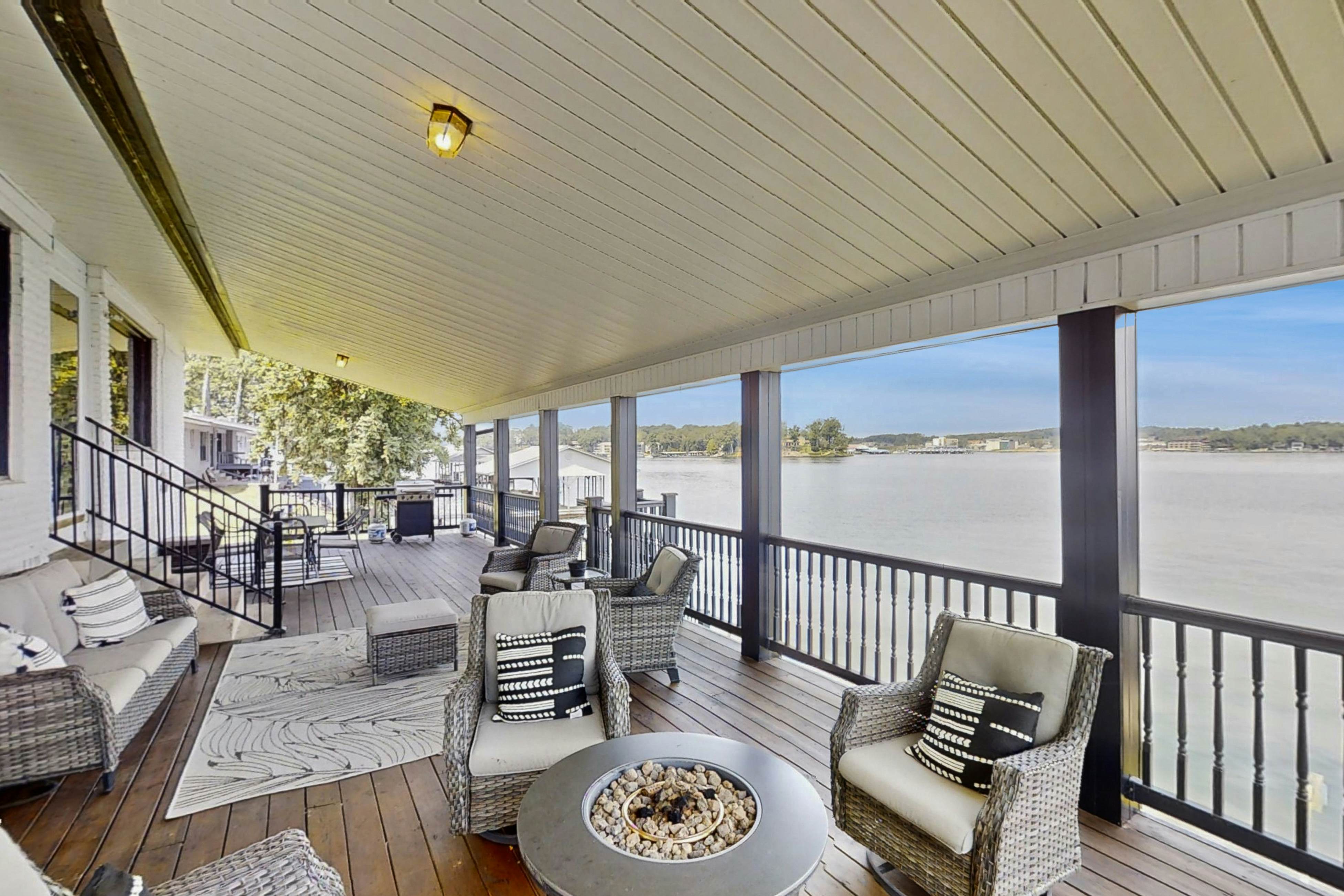 Lake Hamilton Elegance