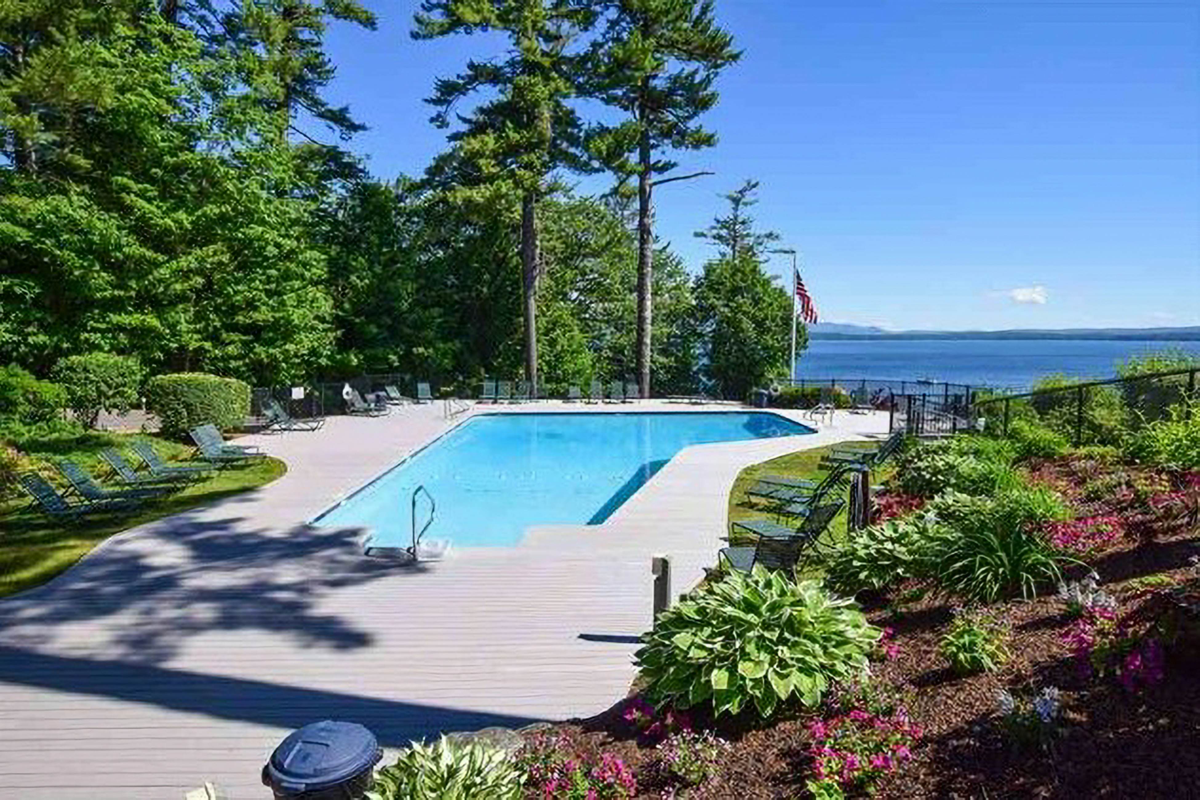 Samoset Lakefront Townhouse on Winnipesaukee