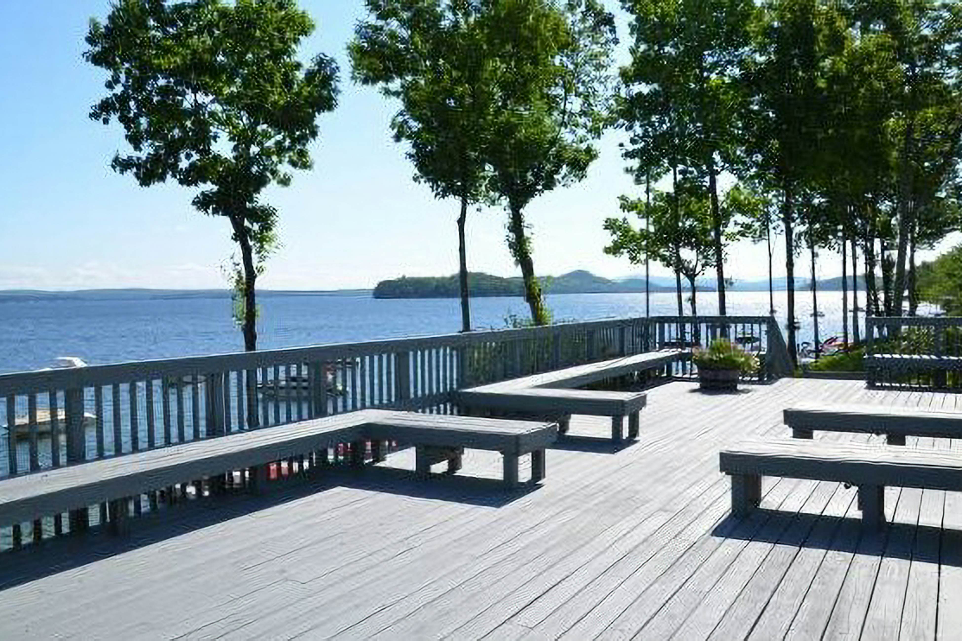 Samoset Lakefront Townhouse on Winnipesaukee