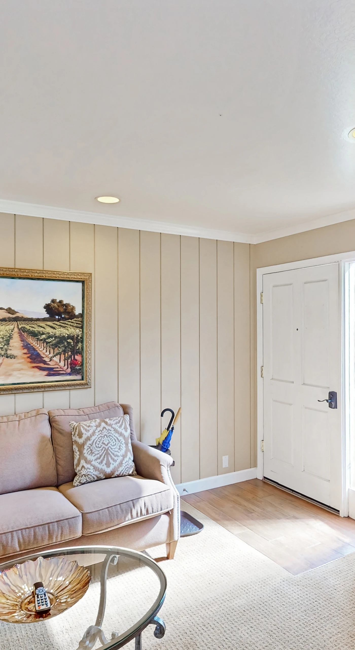 Settle into your cozy living room with wine country artwork, a flat-screen TV, and plush seating after a day of Napa tastings