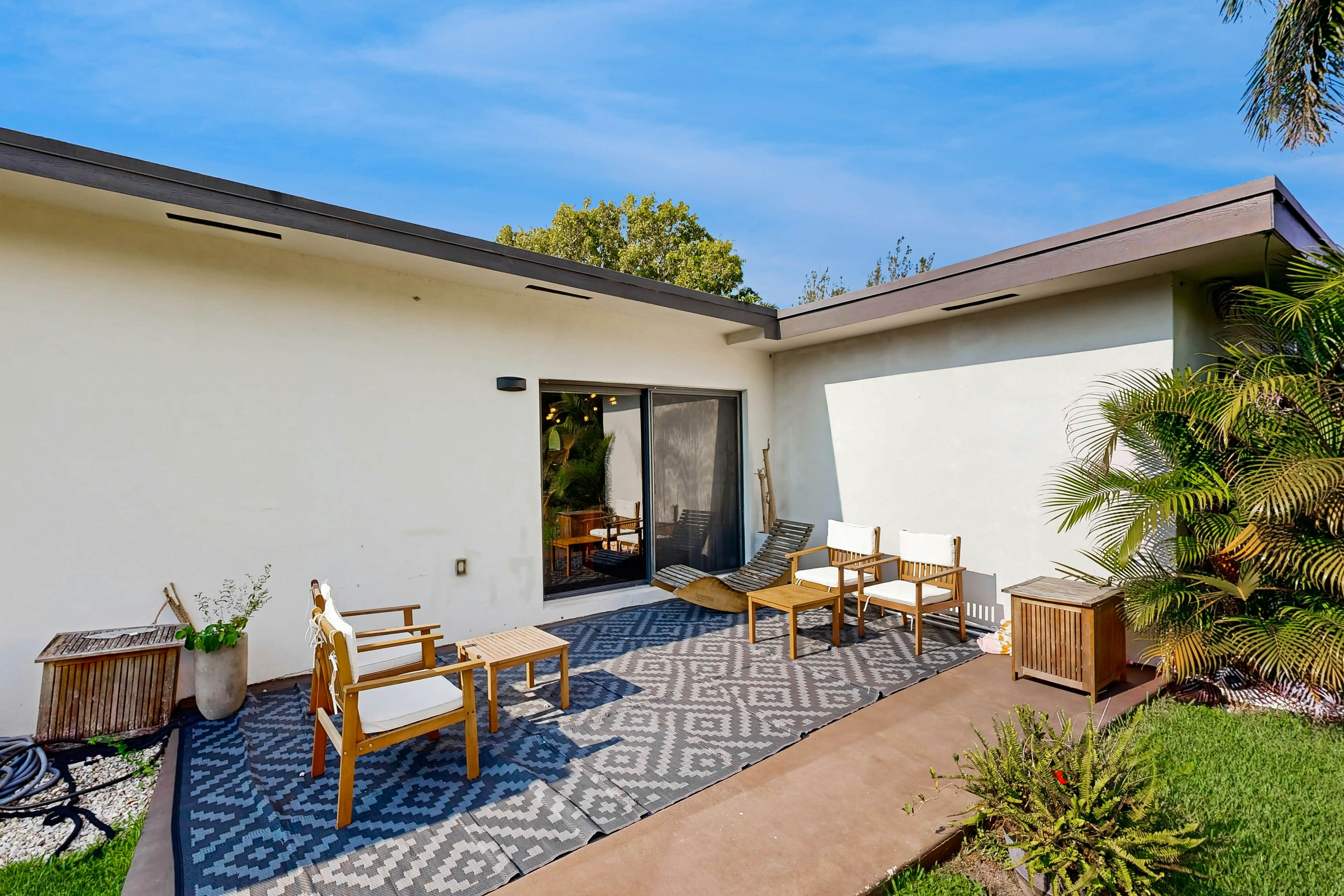 Mid-Century Modern Oasis