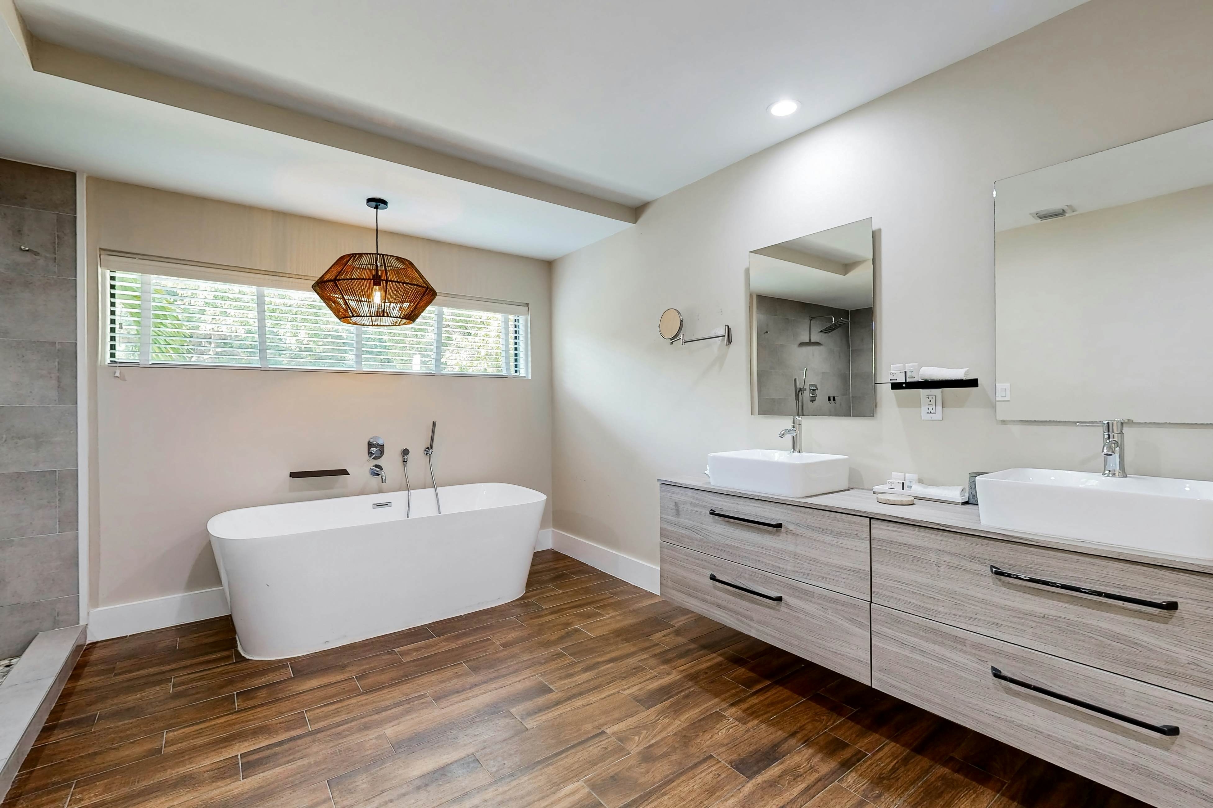 Mid-Century Modern Oasis