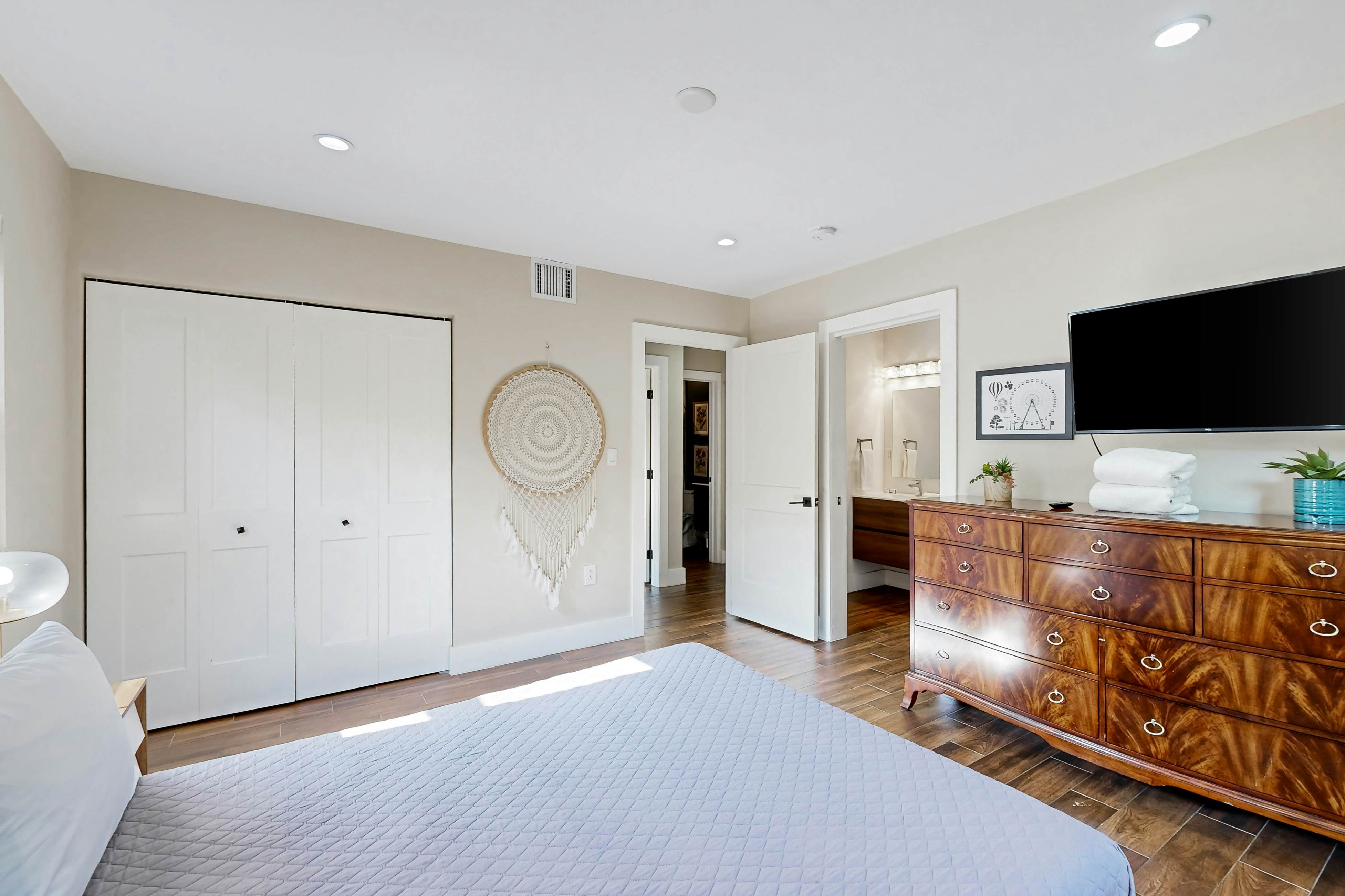 Mid-Century Modern Oasis