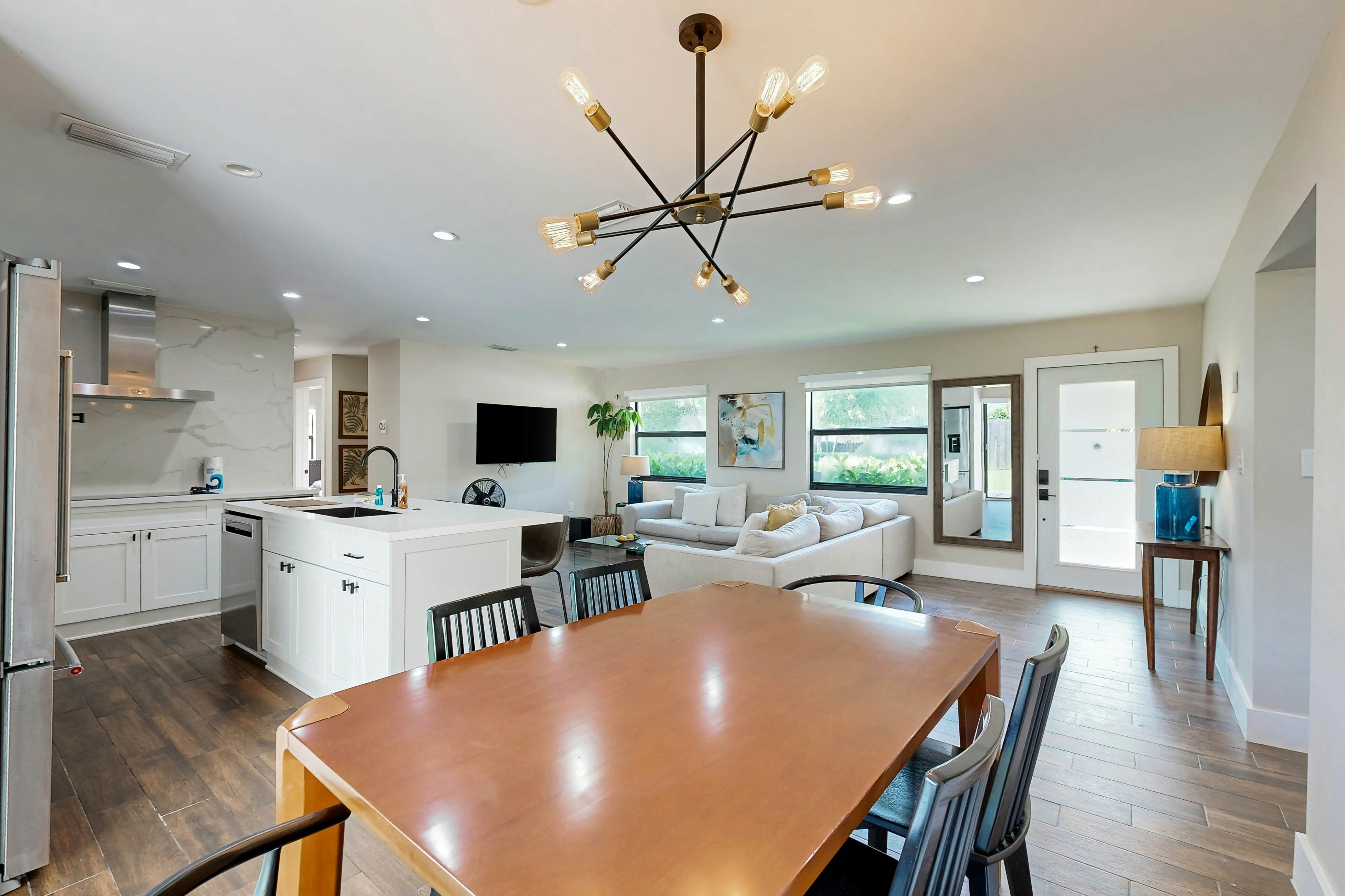 Mid-Century Modern Oasis