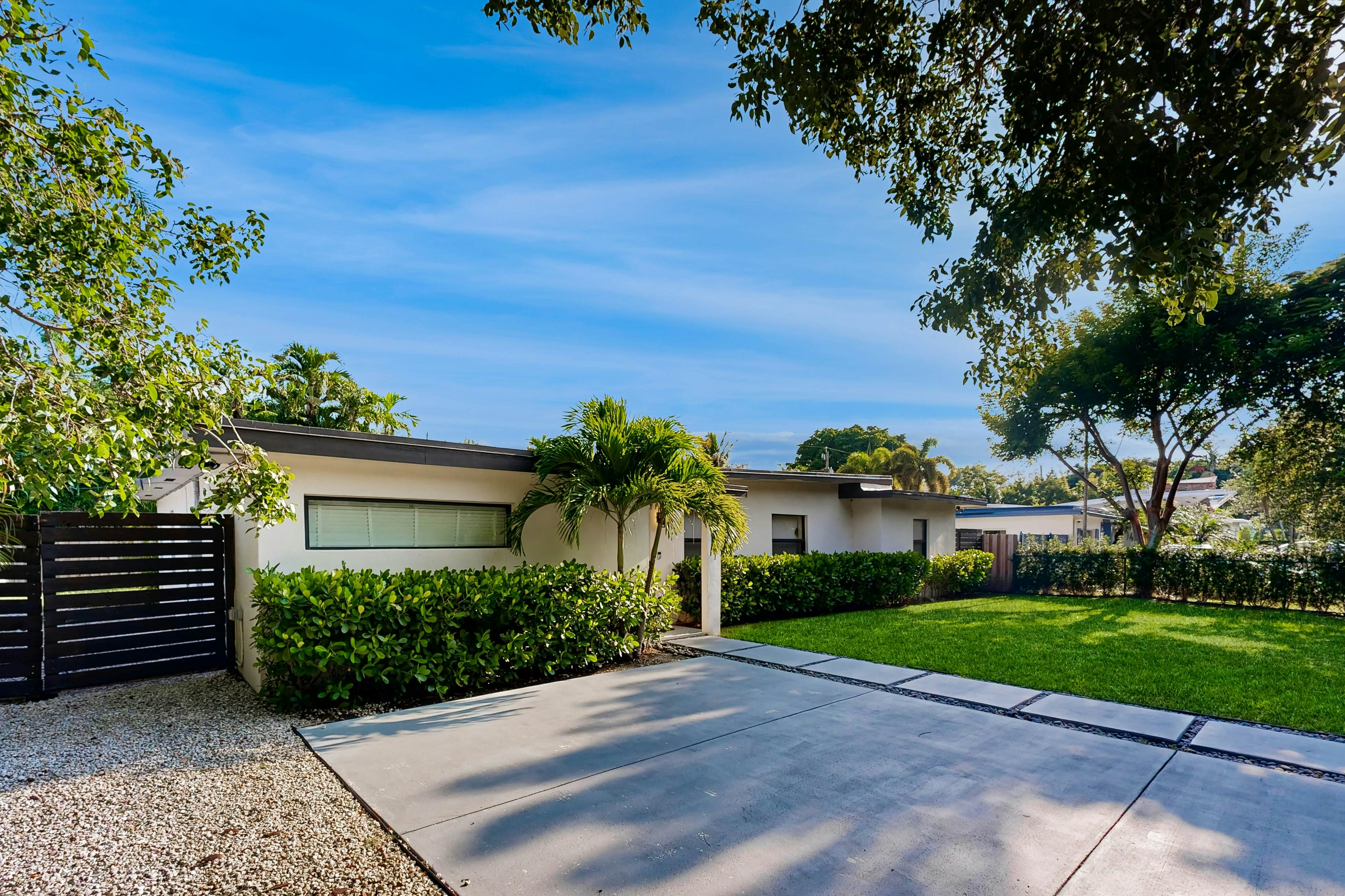 Mid-Century Modern Oasis