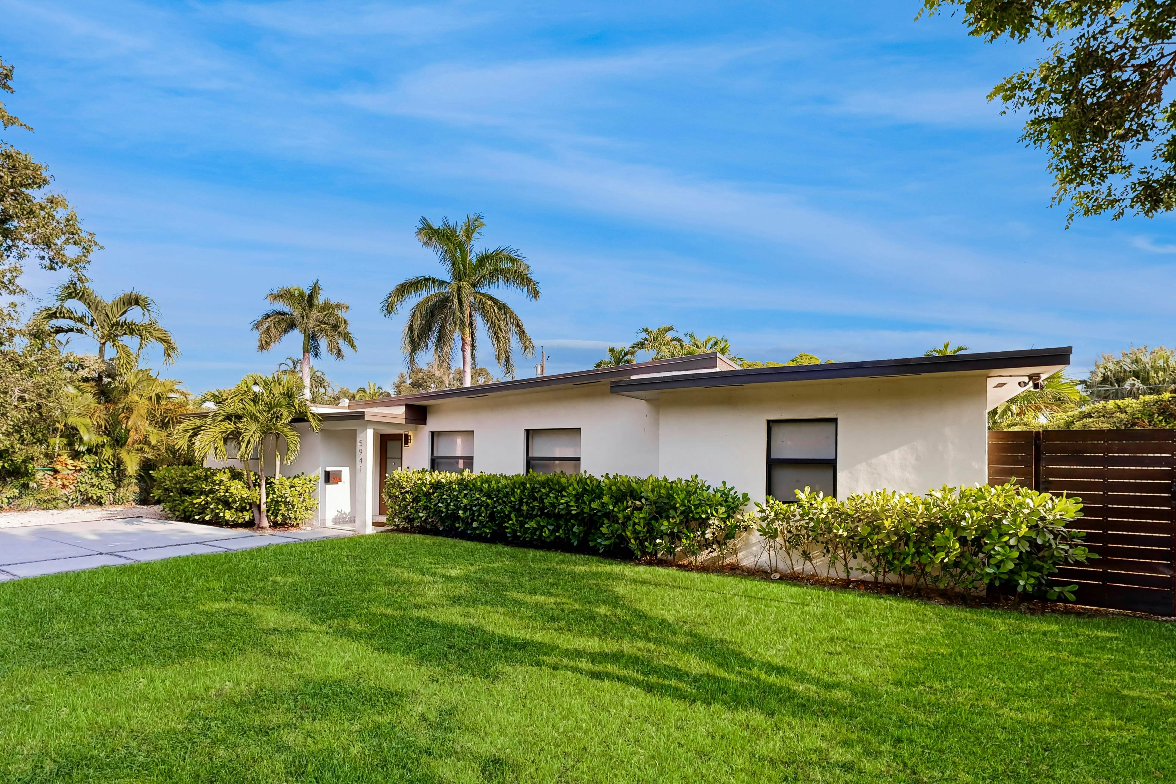 Mid-Century Modern Oasis