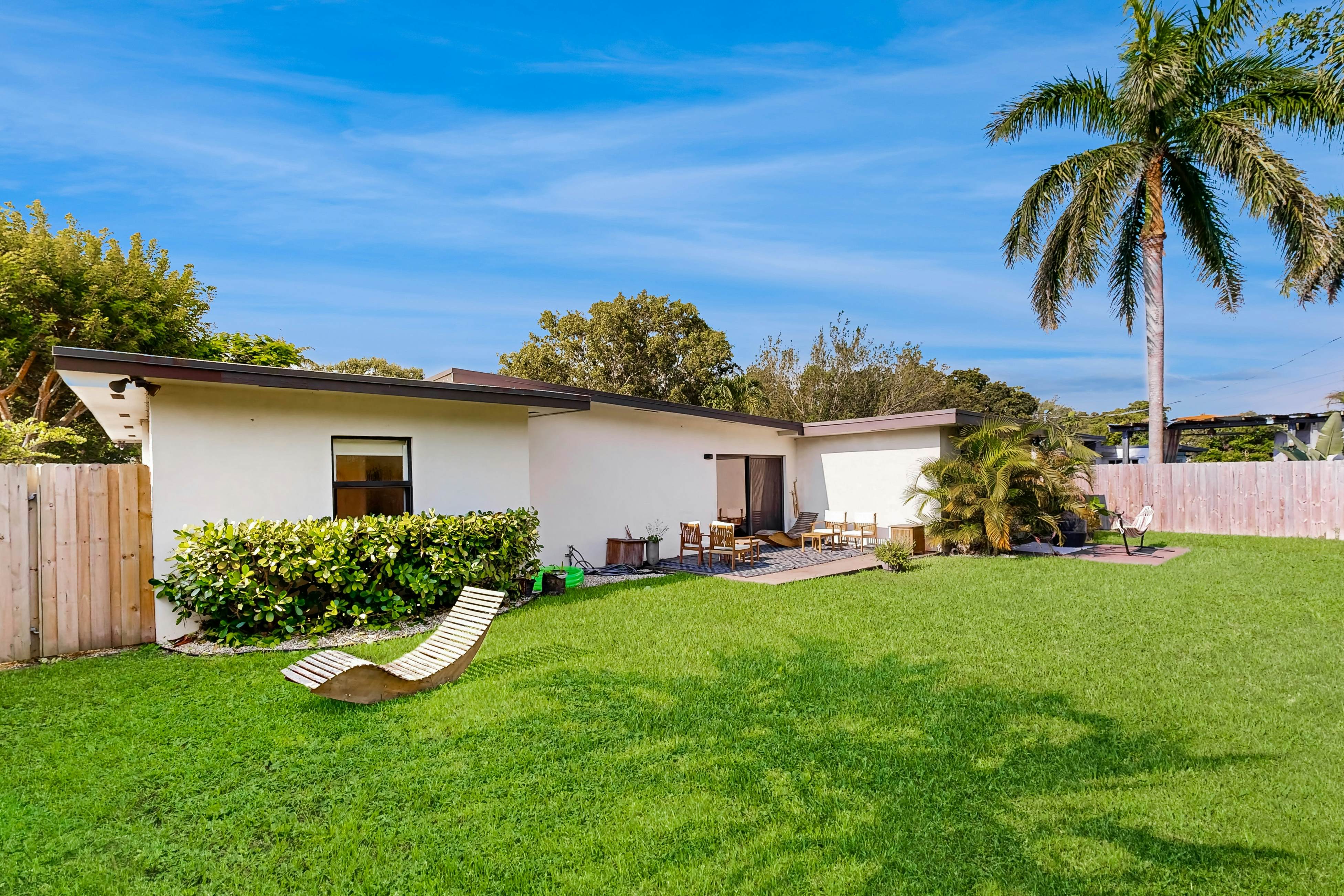 Mid-Century Modern Oasis