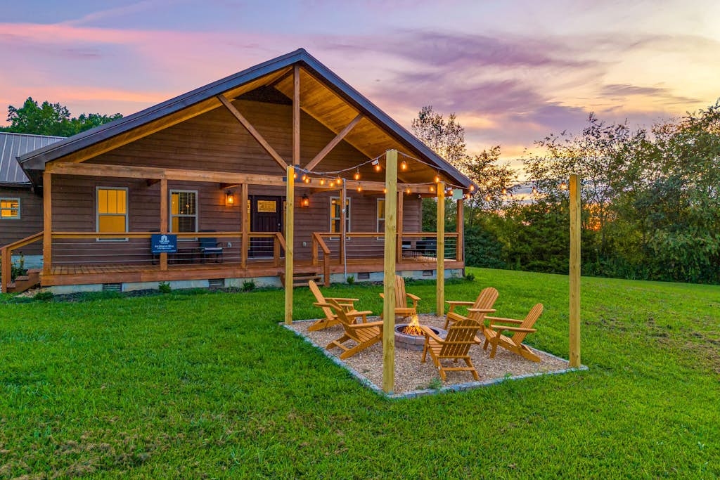 Idyllic Cabin, Sleeps 8, Hot Tub, Games, Free Ticket — Sevierville, TN — vacation rental