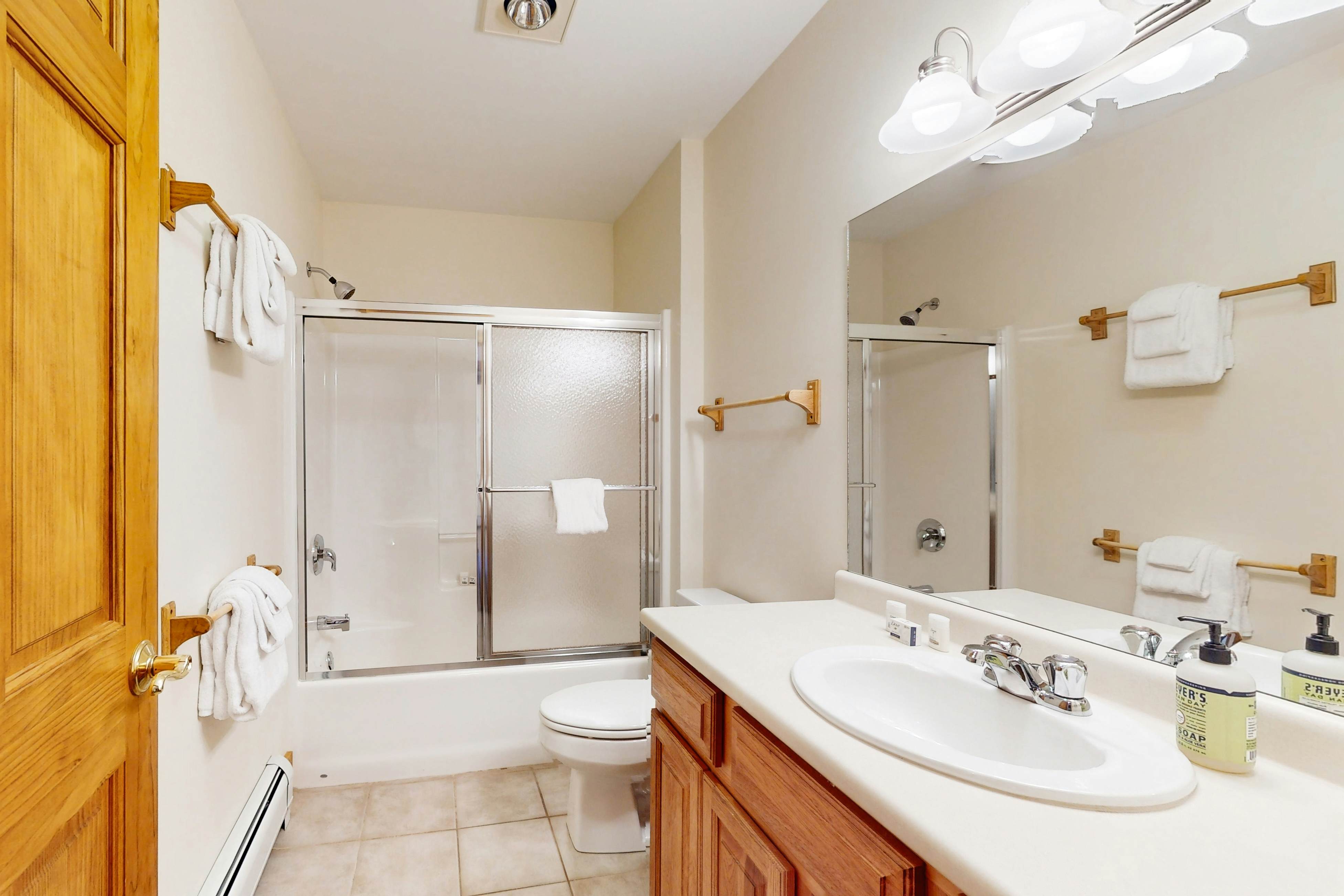 Grammy Jay Getaway #V363