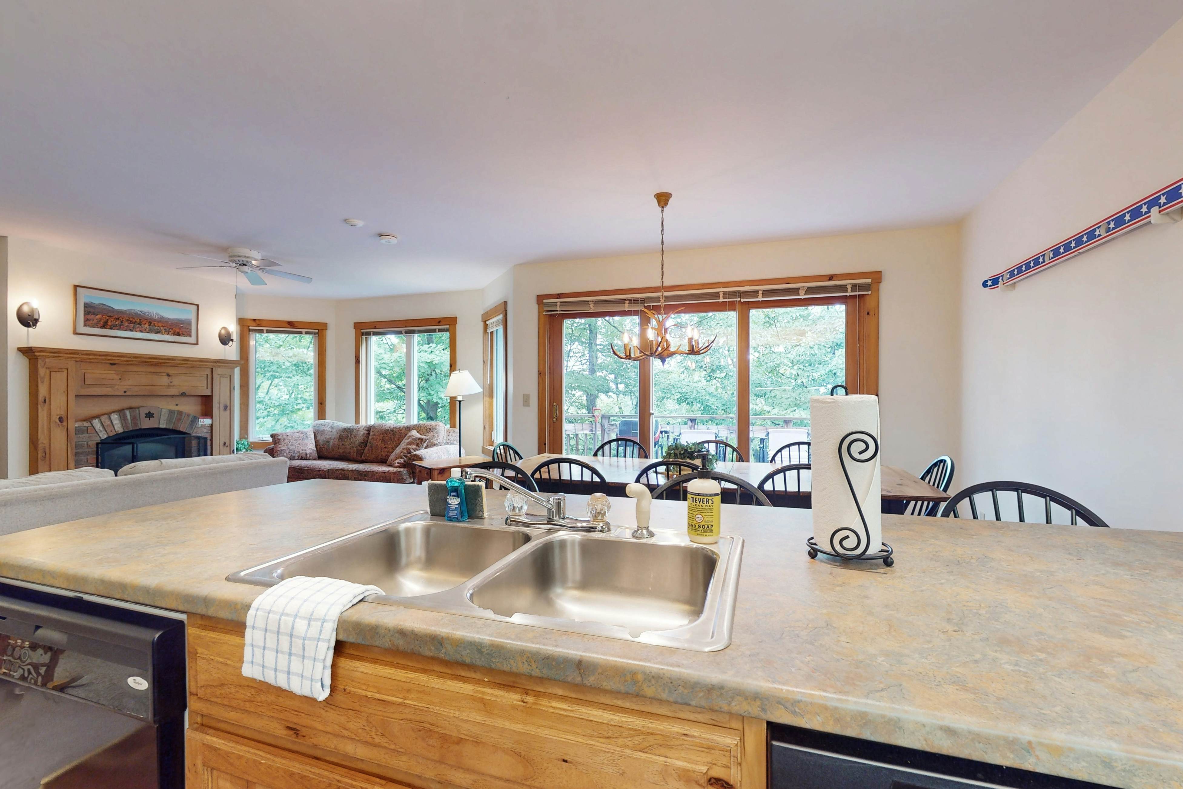 Grammy Jay Getaway #V363