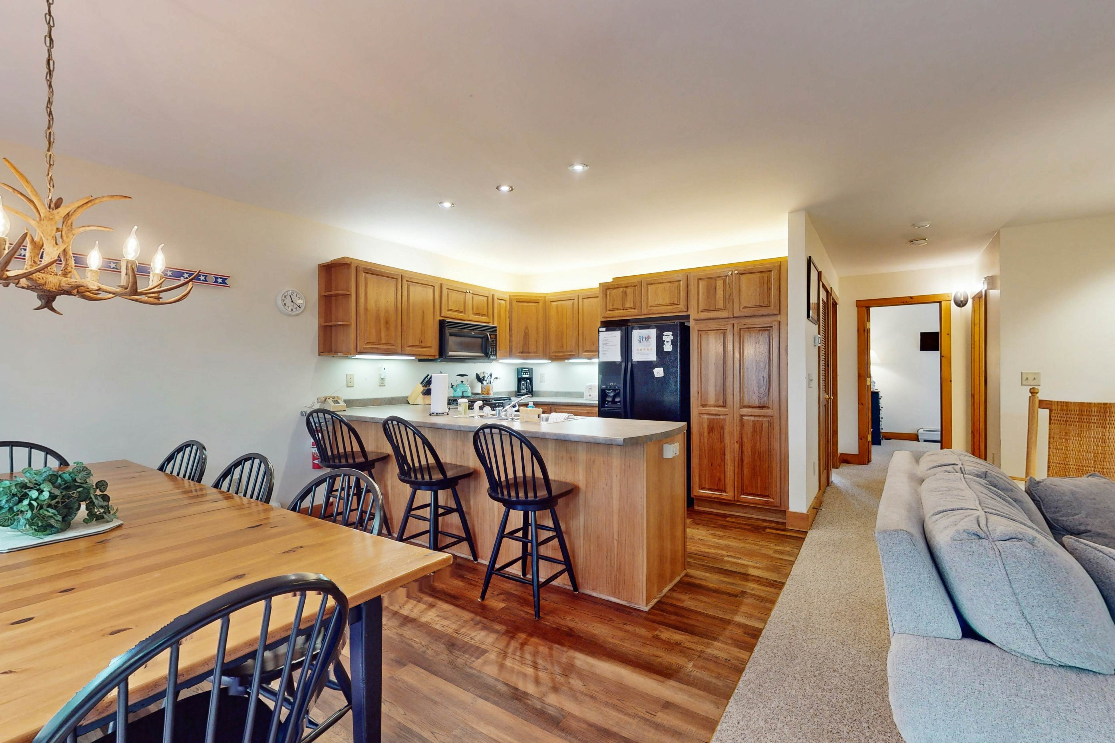 Grammy Jay Getaway #V363