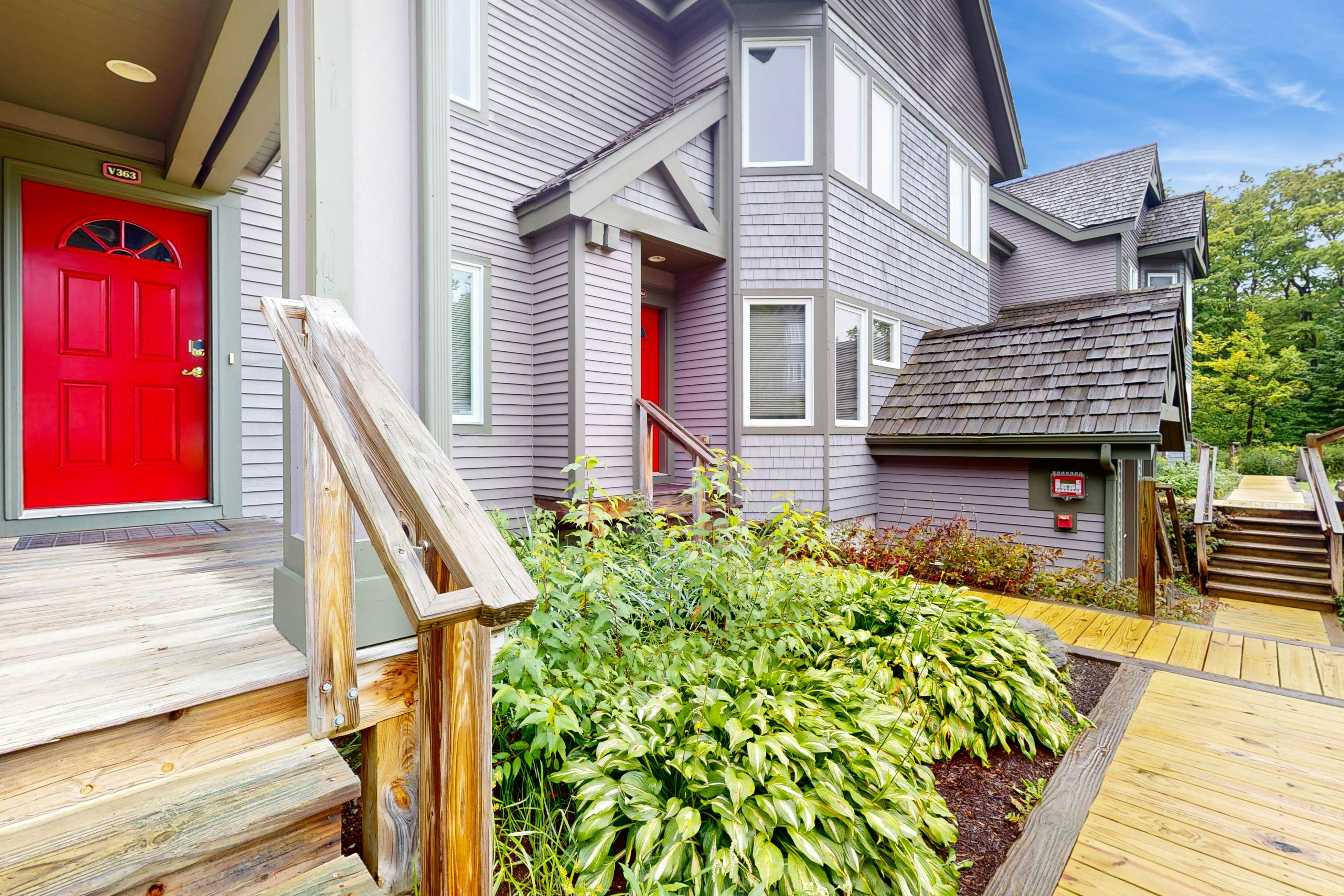 Grammy Jay Getaway #V363