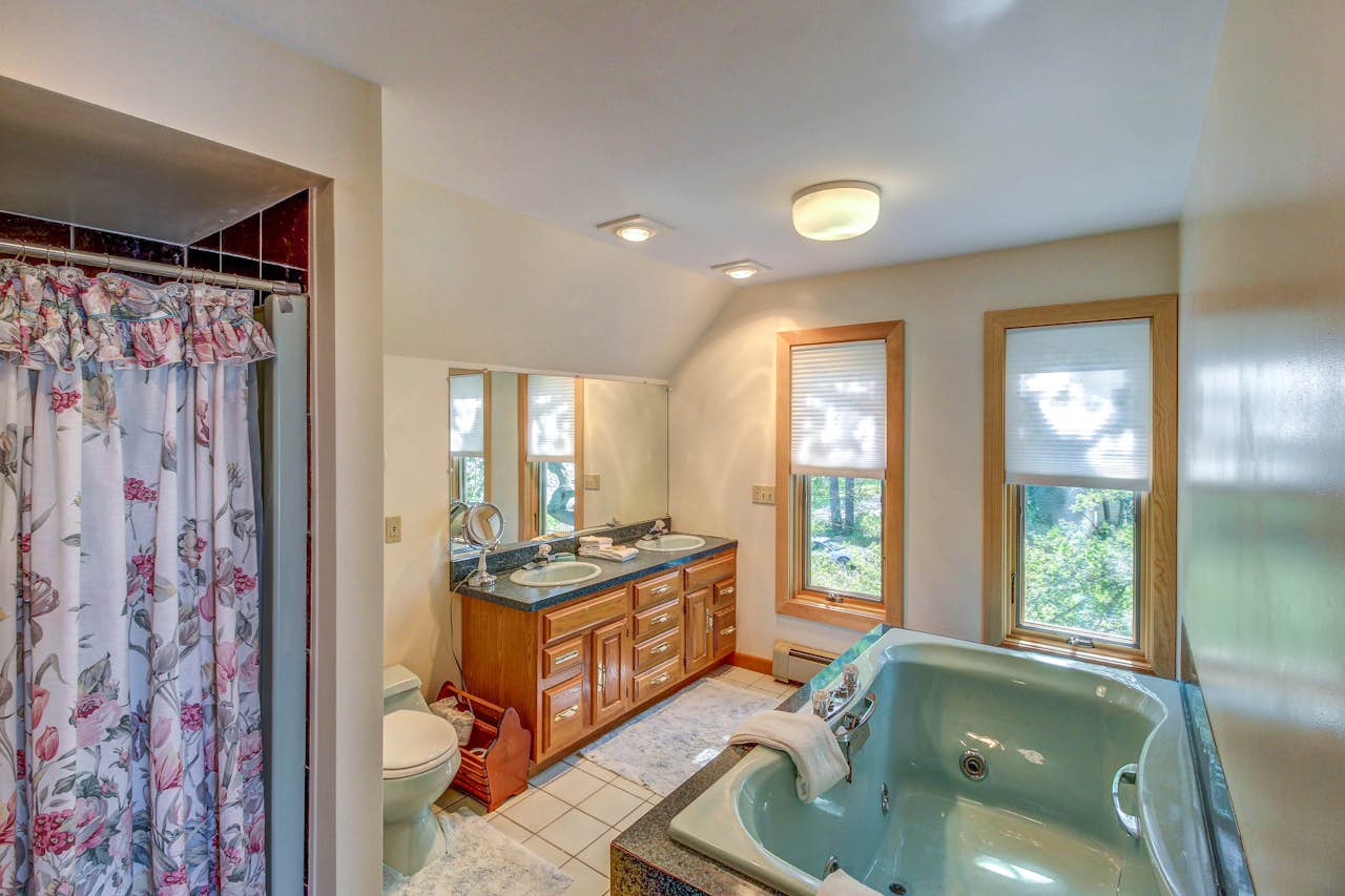 Broadlake 4 BD Vacation Rental in Colchester, VT Vacasa