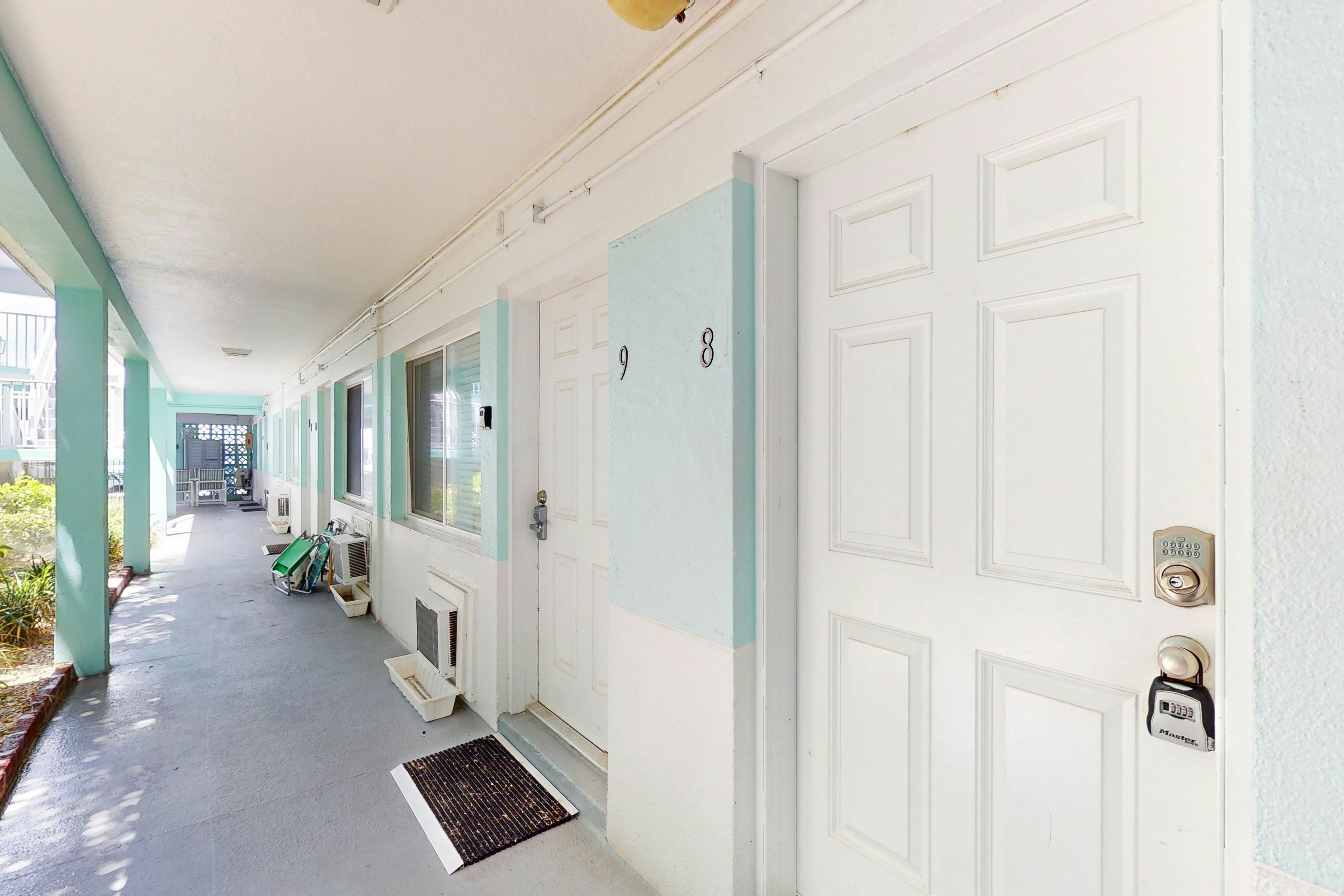 Pass-A-Grille Beach Retreat Unit 8