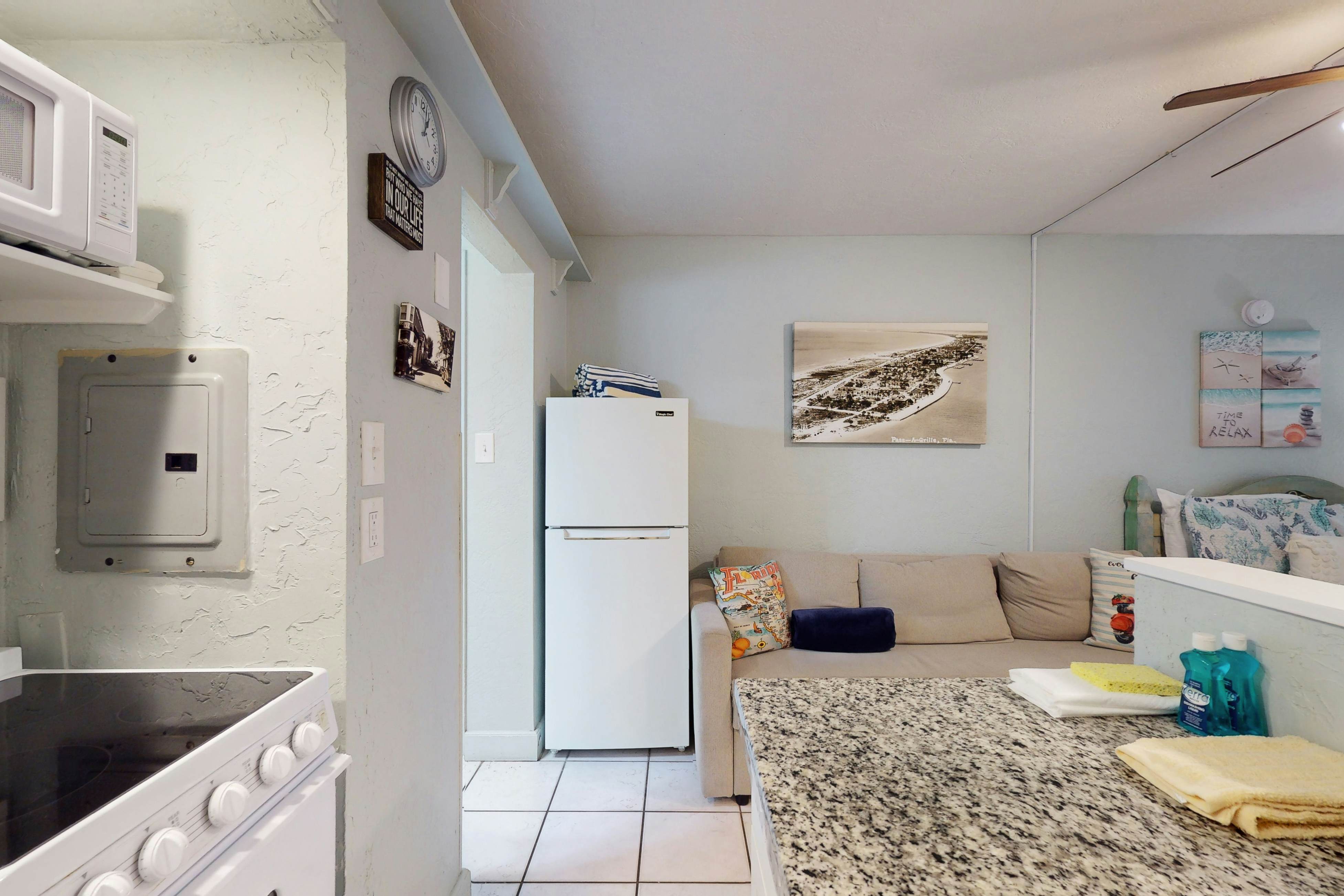 Pass-A-Grille Beach Retreat Unit 8