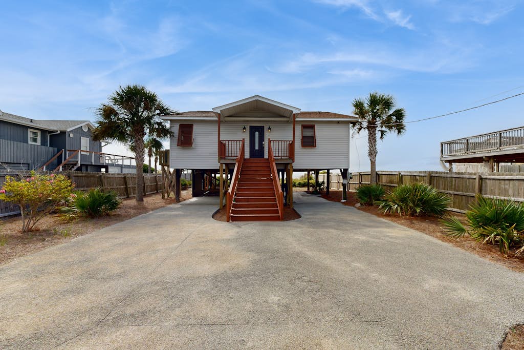 Oceanfront Property 'Folly Drifter' w/ Beach Access & Private Deck — Folly Beach, SC — vacation rental