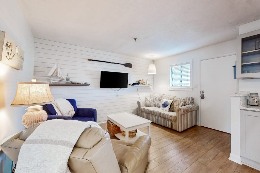 Riveting condo home with hot tub, sauna, tennis court, fitness room, & kitchen — Hilton Head, SC — vacation rental