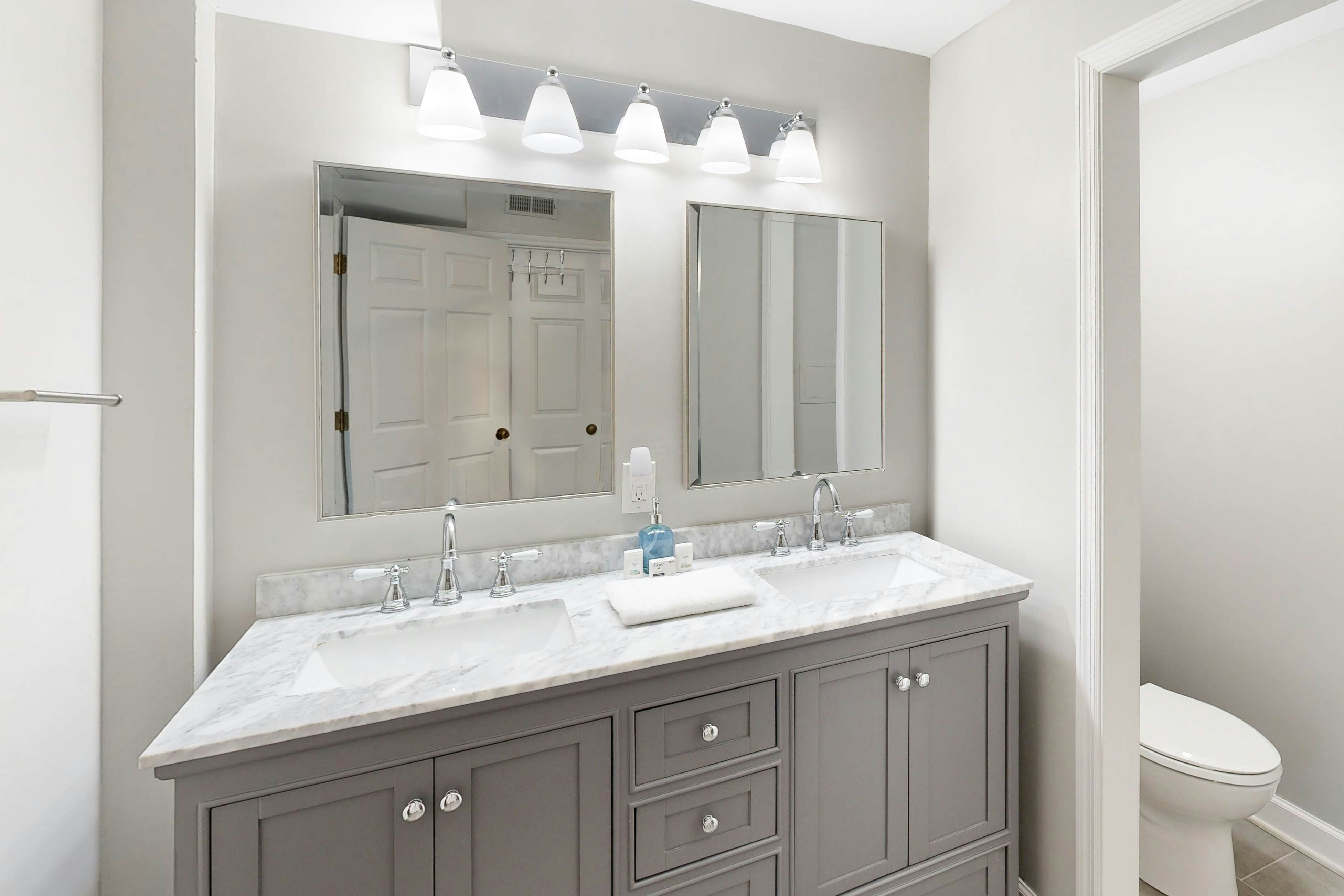 Lazy Daze Lakeside Retreat