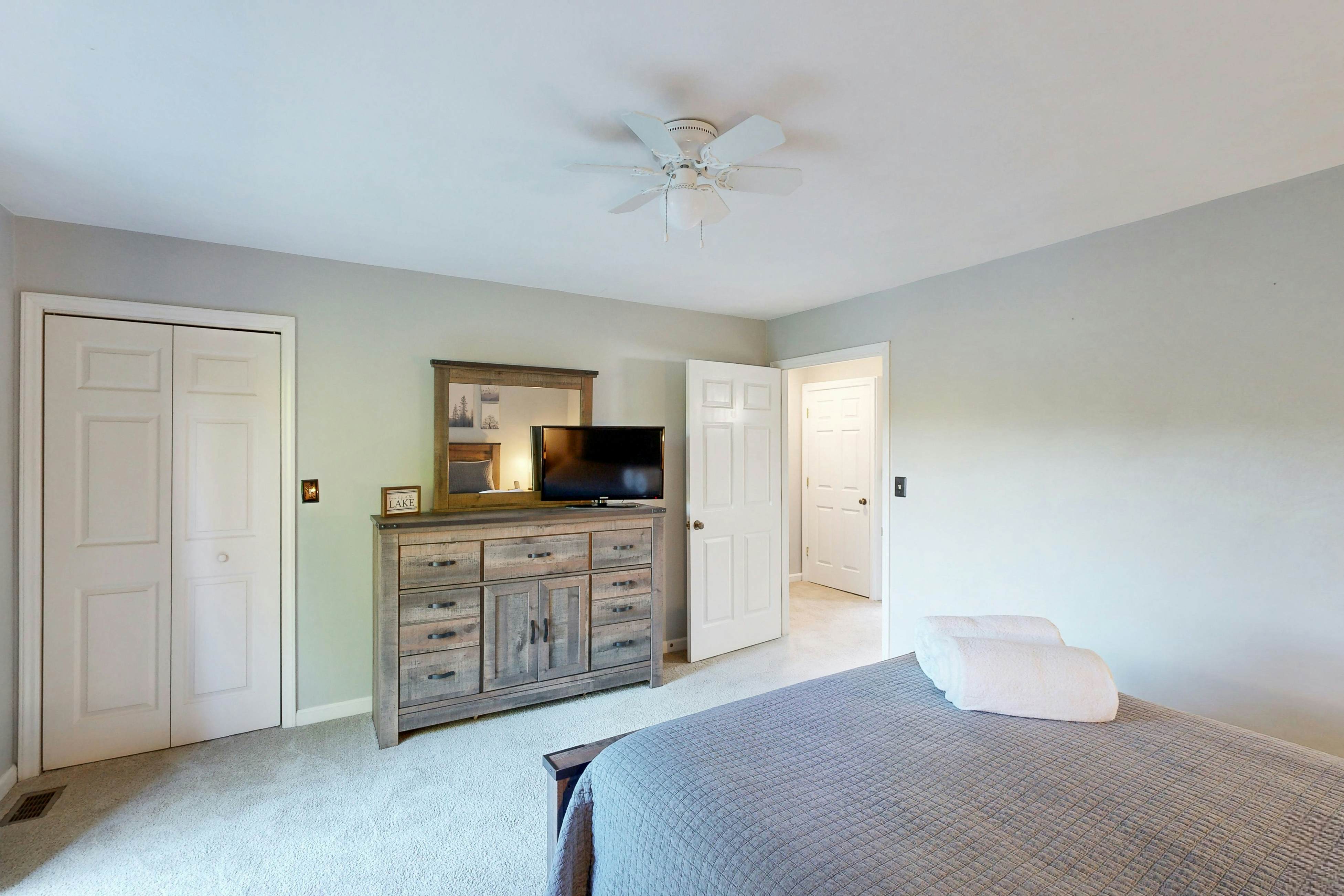 Lazy Daze Lakeside Retreat