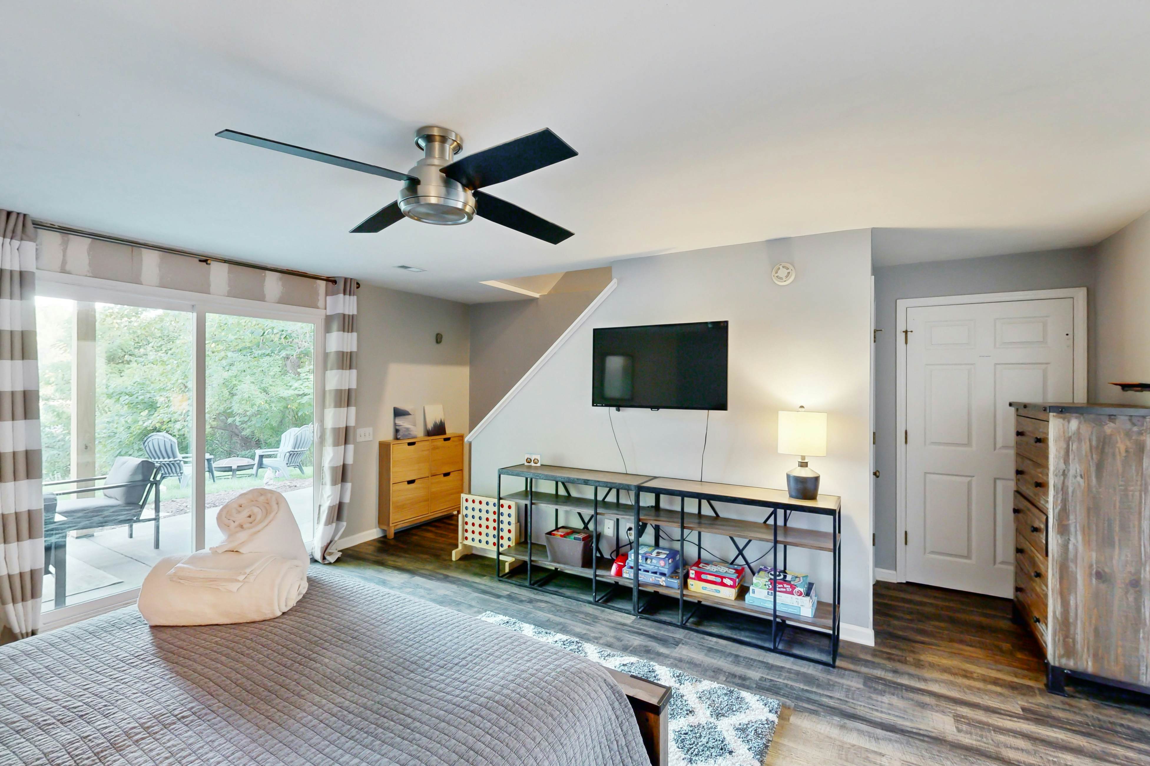 Lazy Daze Lakeside Retreat