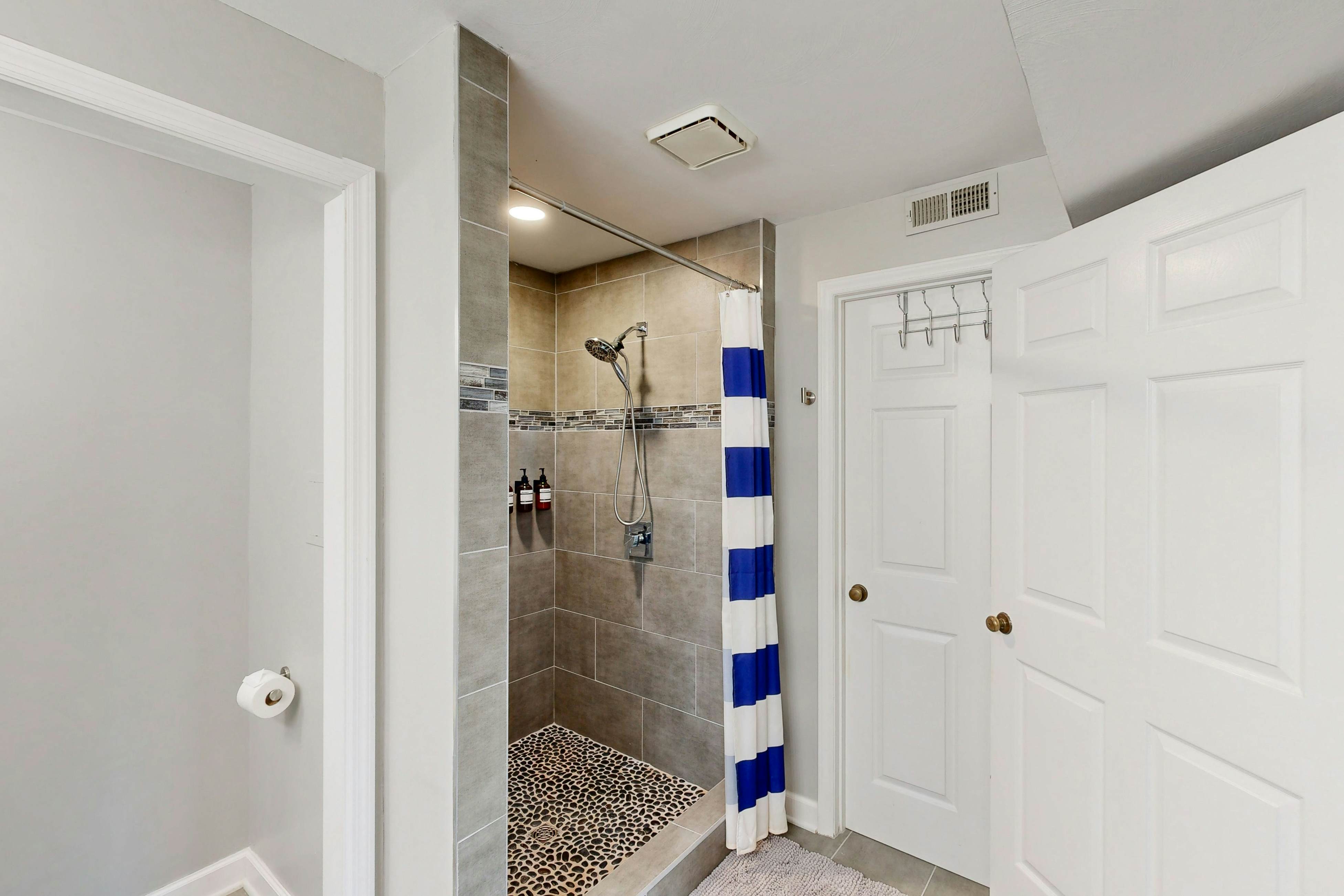 Lazy Daze Lakeside Retreat