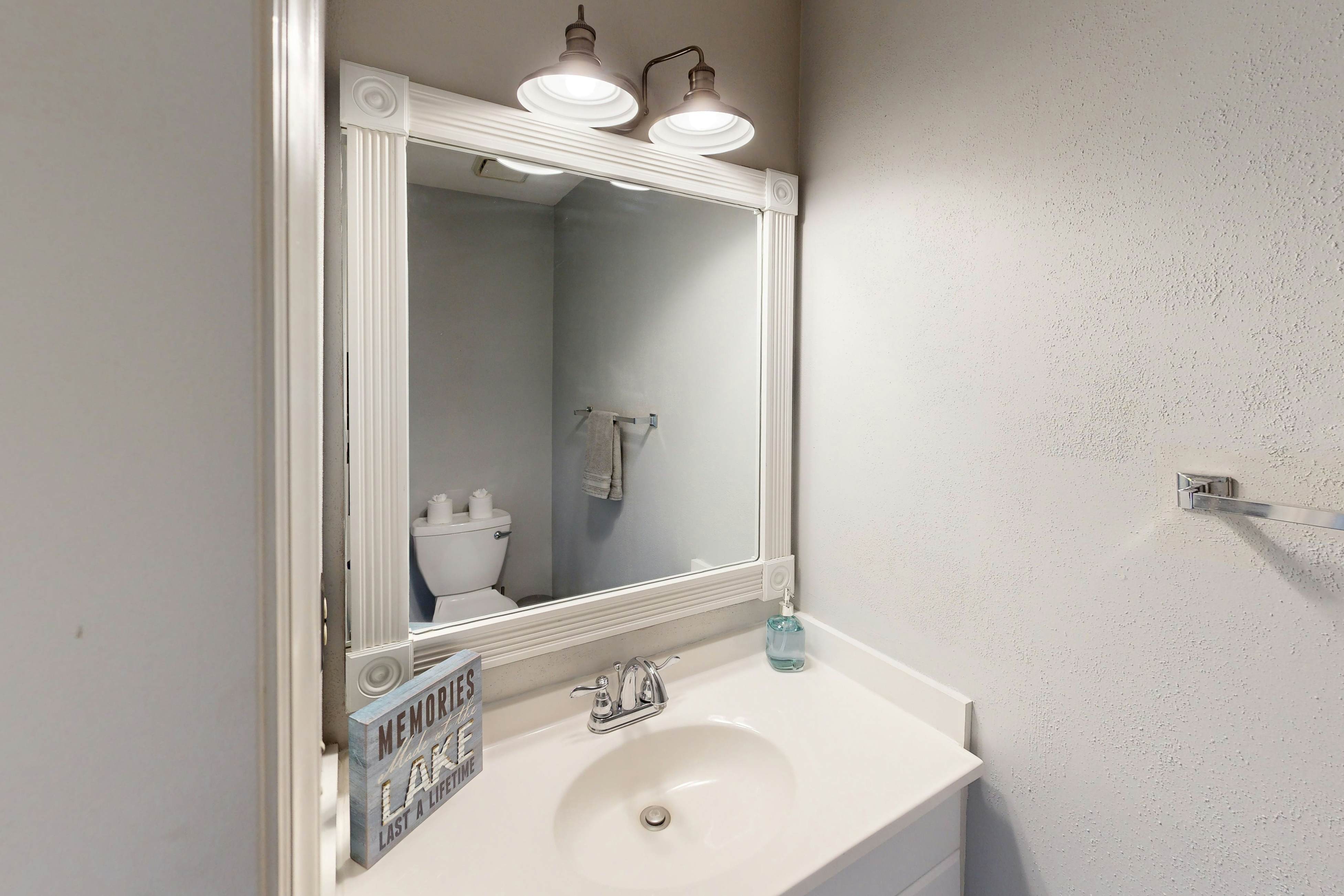 Lazy Daze Lakeside Retreat