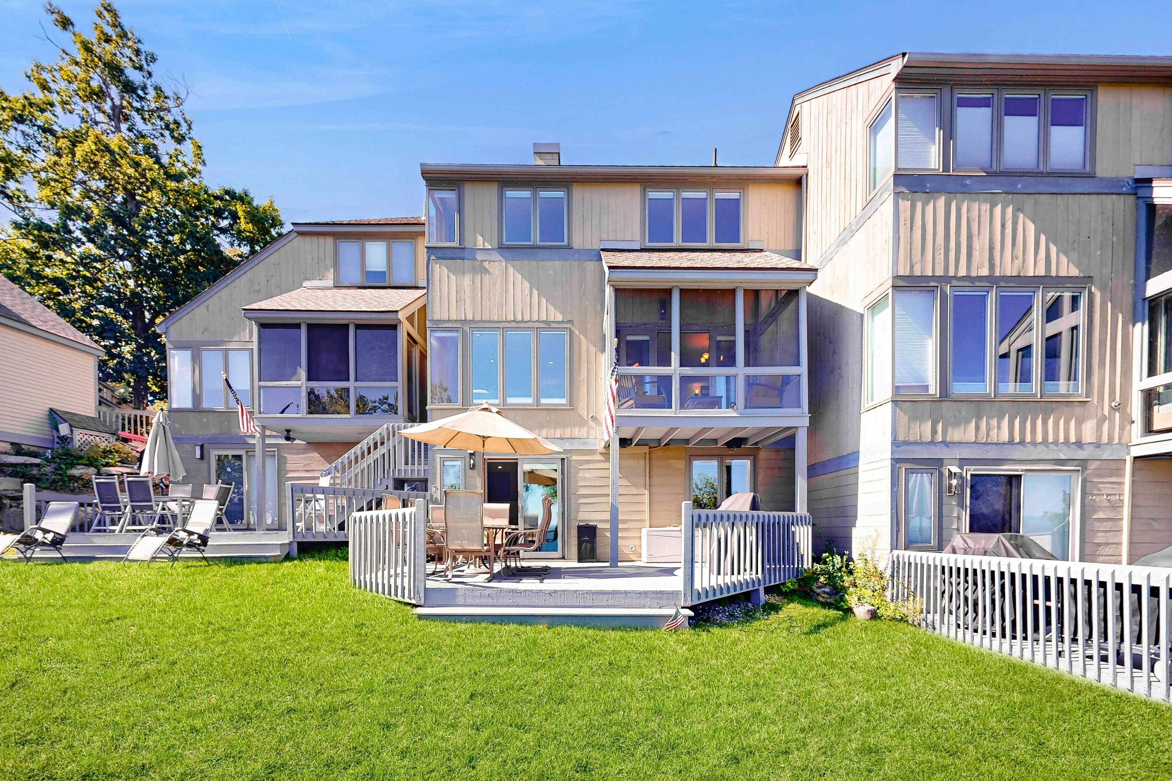 Samoset Lakefront Townhouse on Winnipesaukee