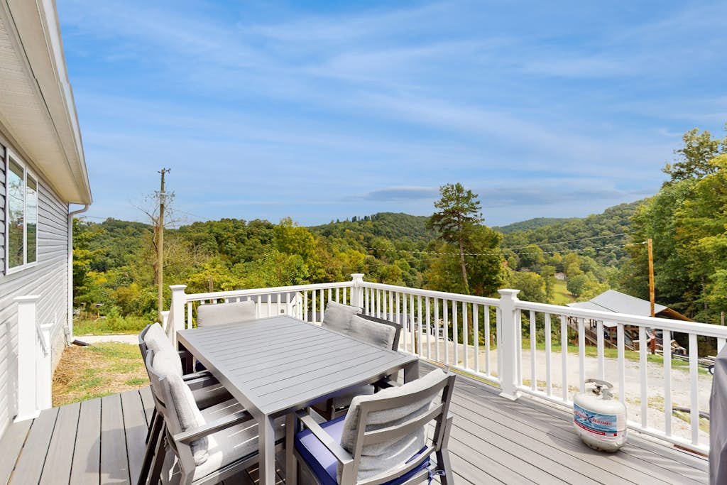 New Lake Home, Sleeps 14 , Private Dock, Deck, Grill — Norris Lake, TN — vacation rental