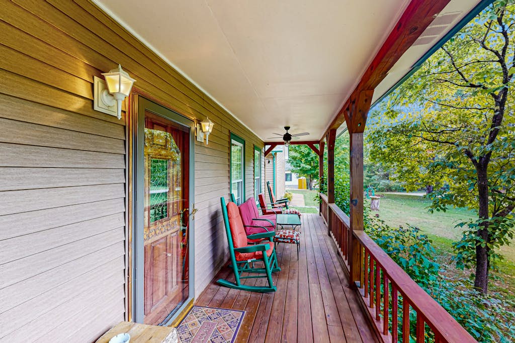 Peaceful Escape Near Douglas LakeใปYardใปGamesใปGrill โ Sevierville, TN โ vacation rental
