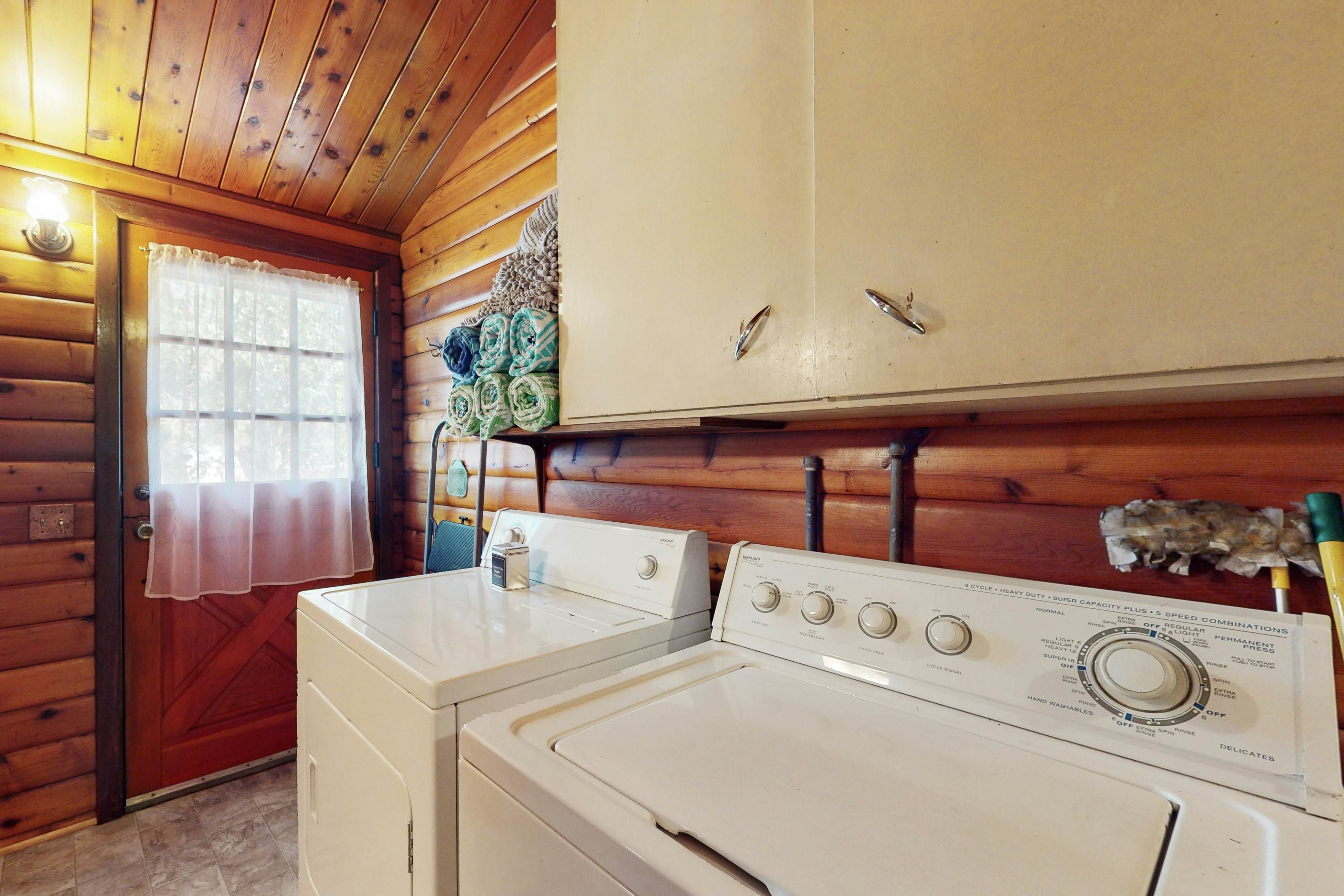 Log Cabin on the River 