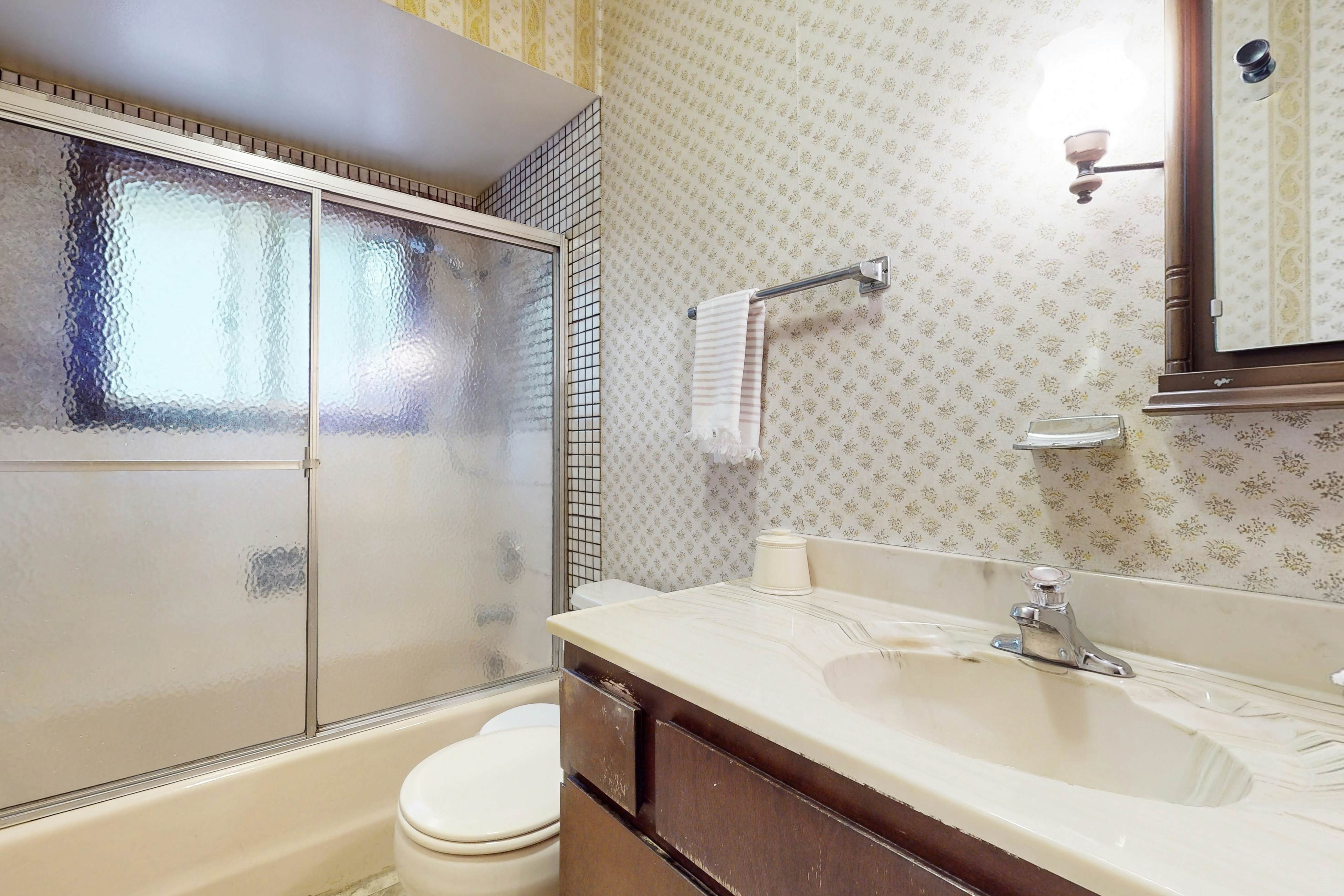 Log Cabin on the River 