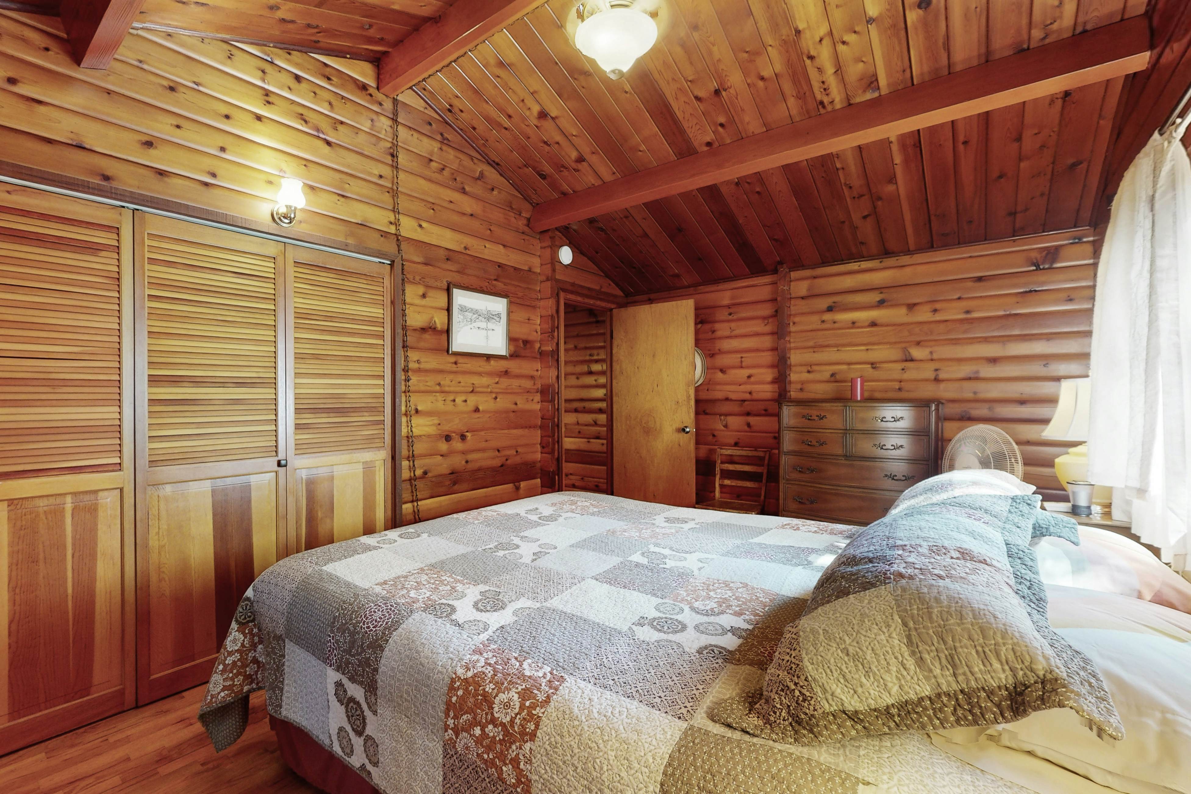 Log Cabin on the River 