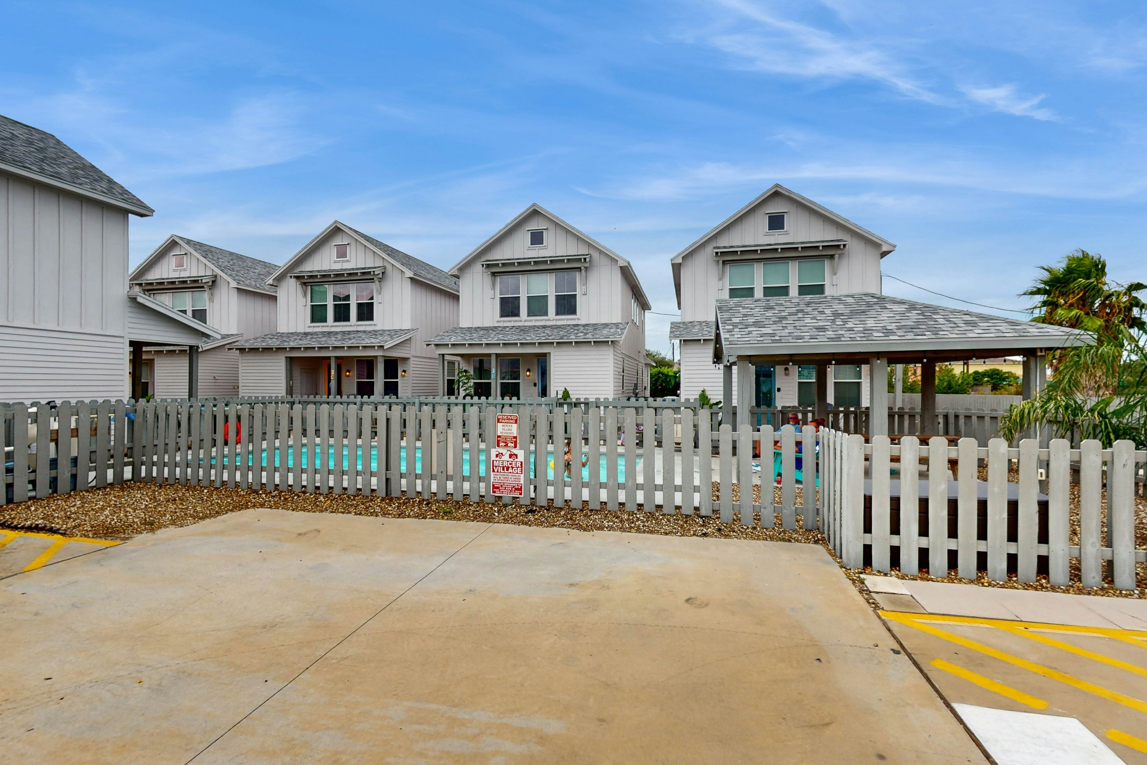 Beach Bummz Bungalow 