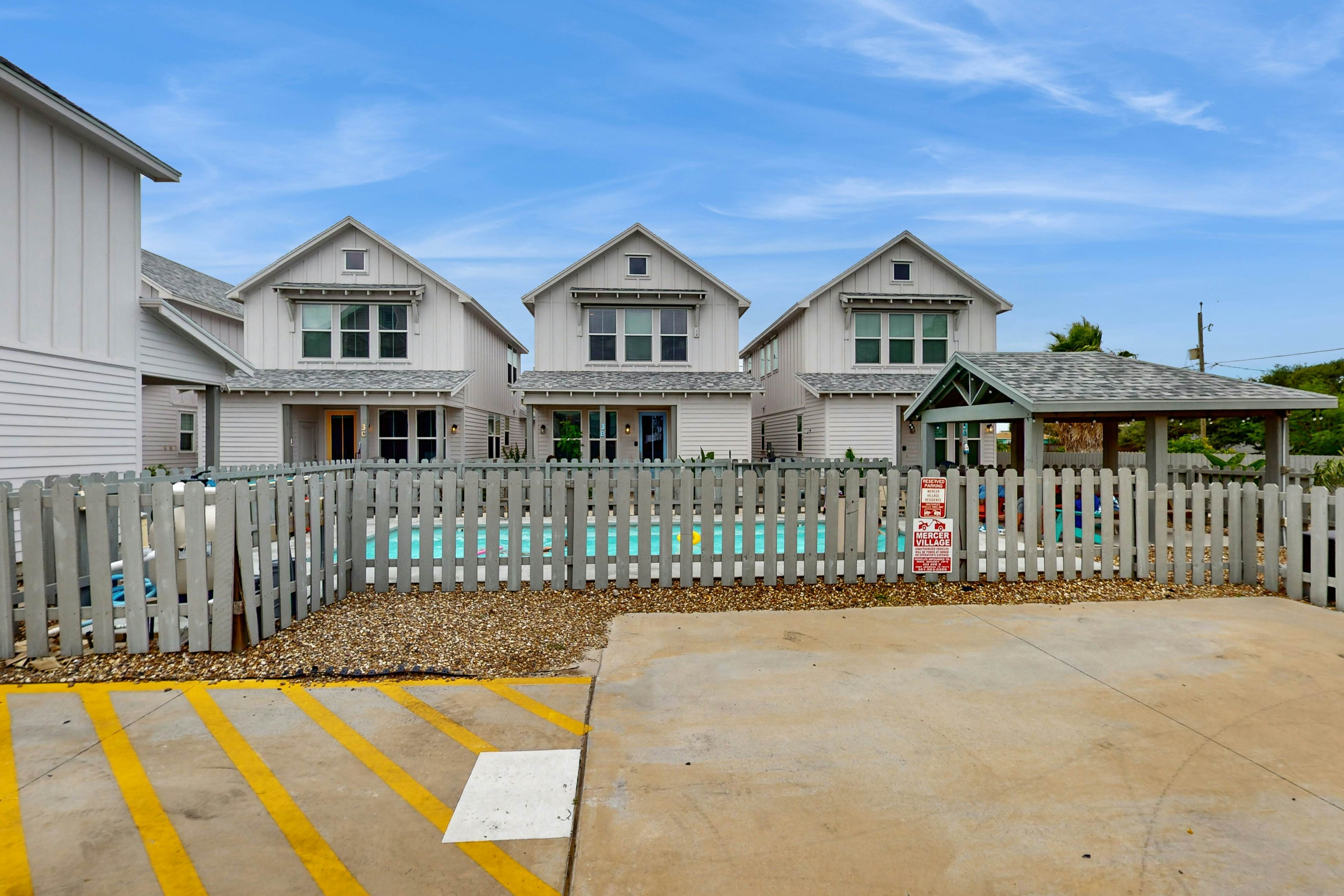 Beach Bummz Bungalow 