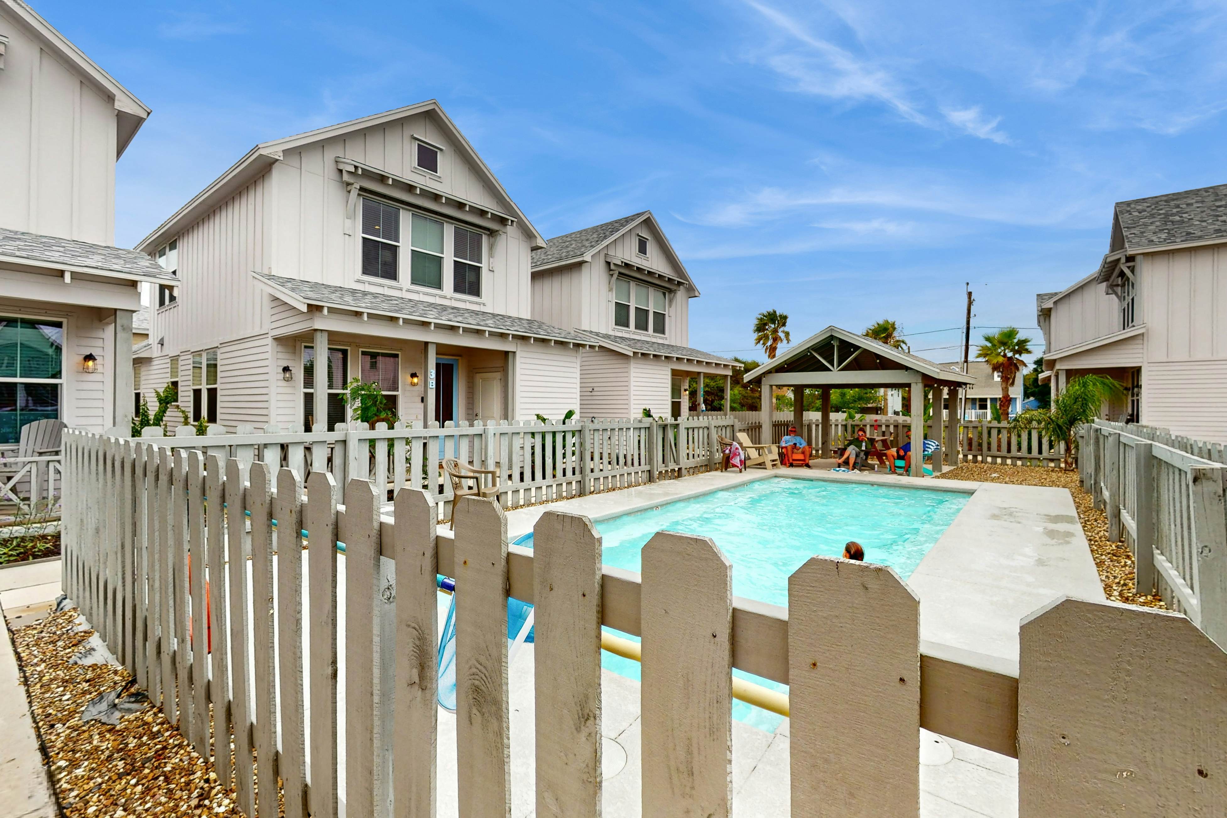 Beach Bummz Bungalow 