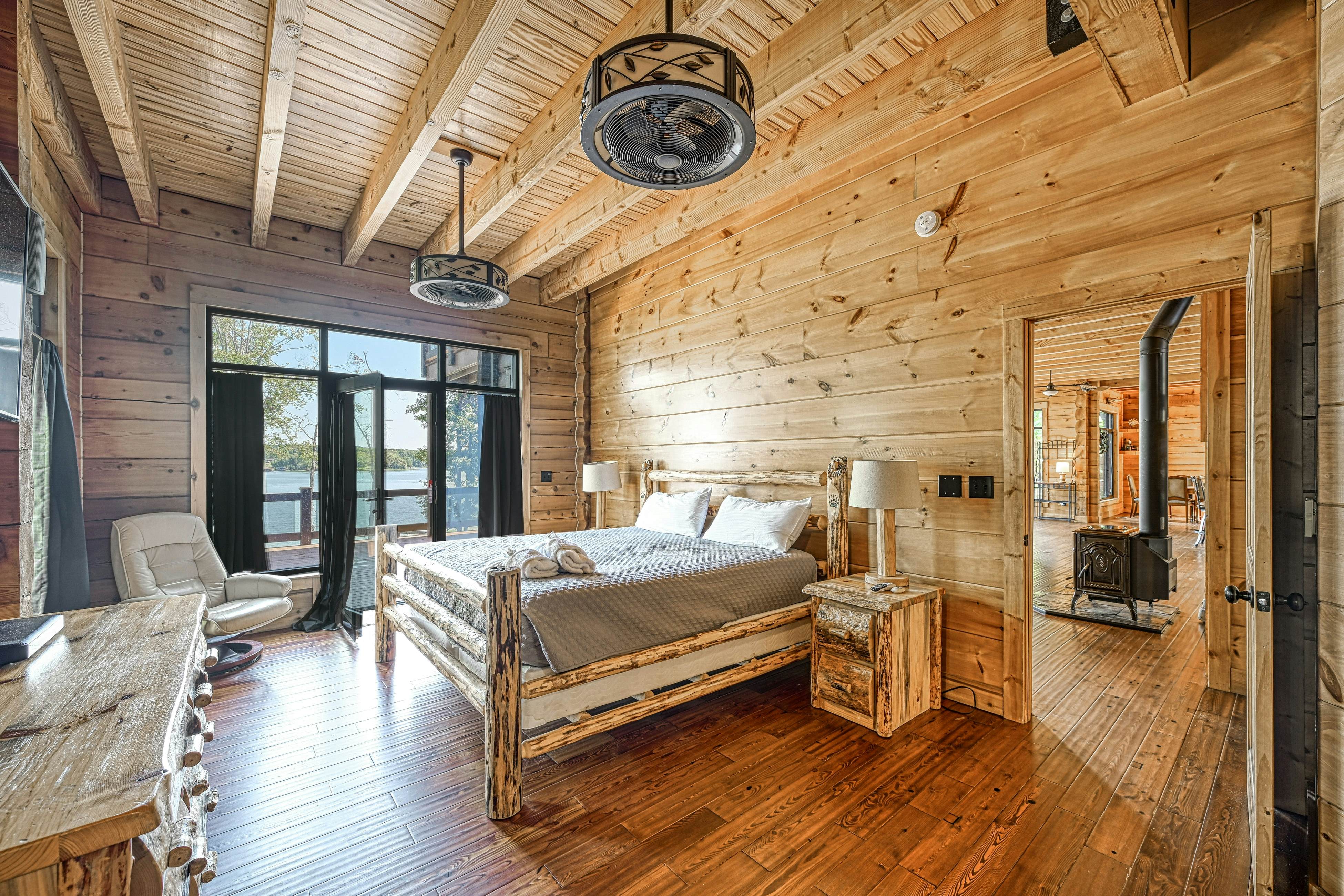 Lakefront Loggin' Off