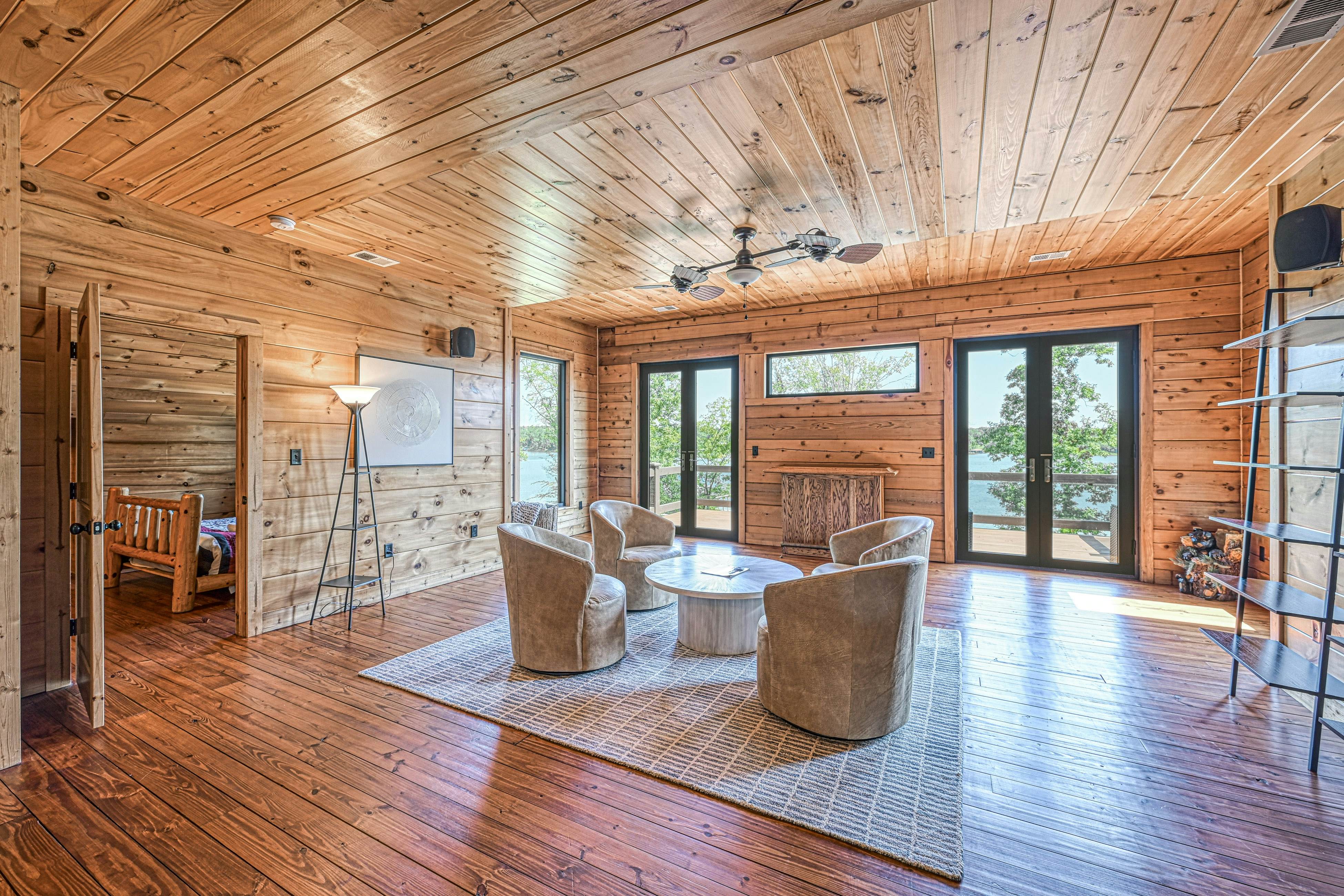 Lakefront Loggin' Off