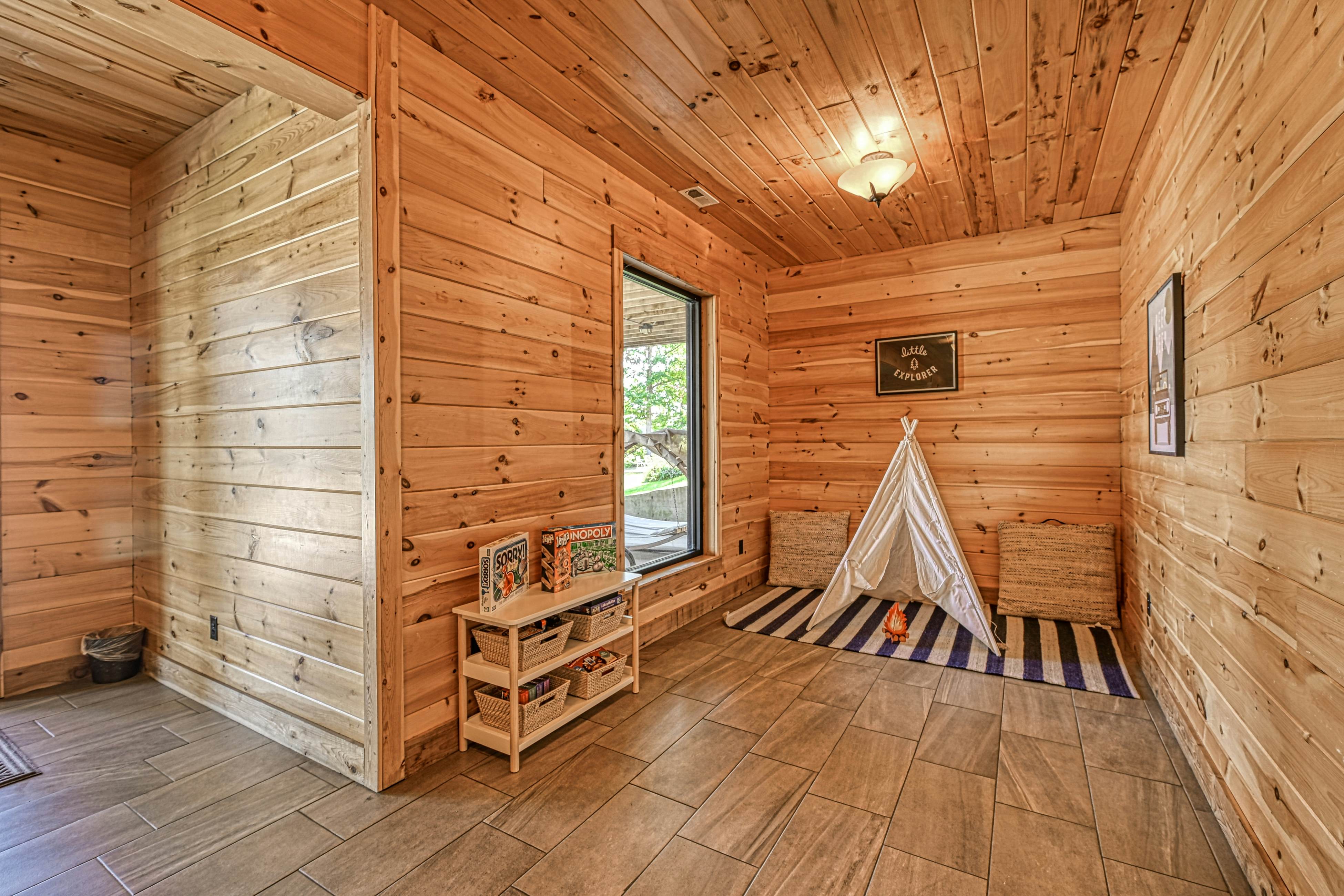 Lakefront Loggin' Off