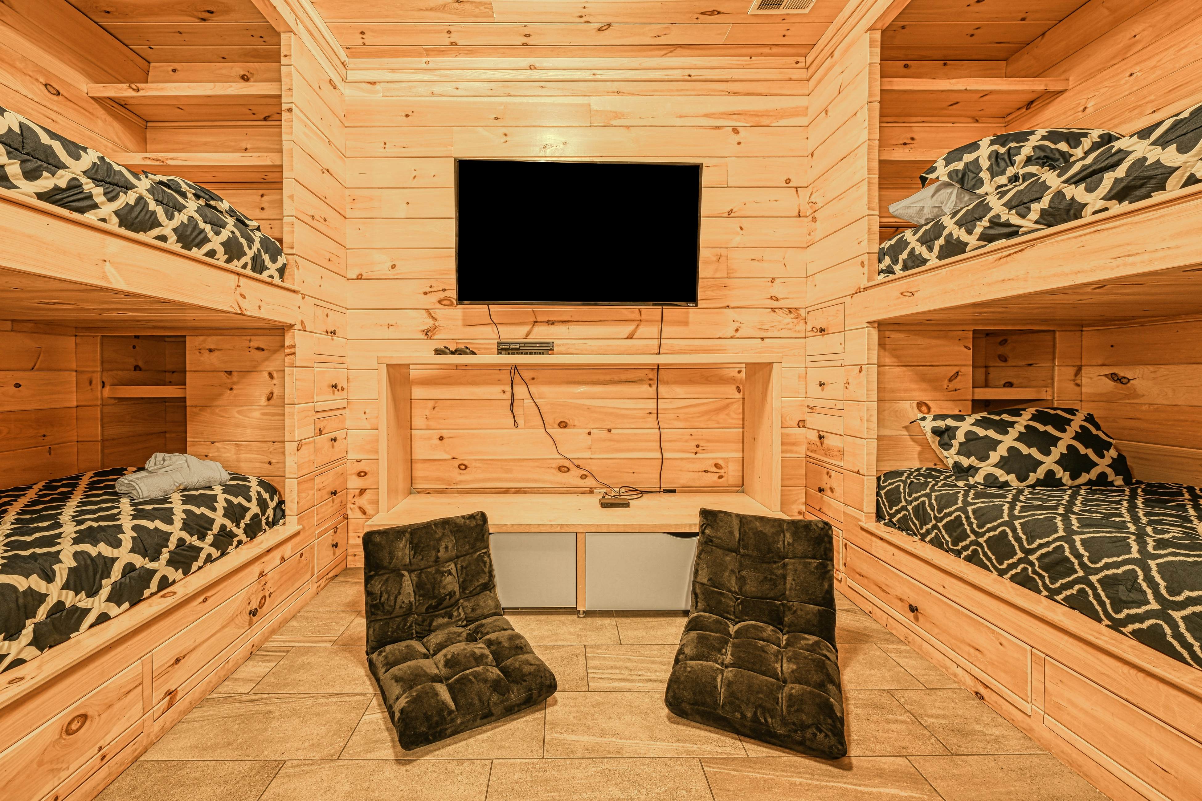 Lakefront Loggin' Off