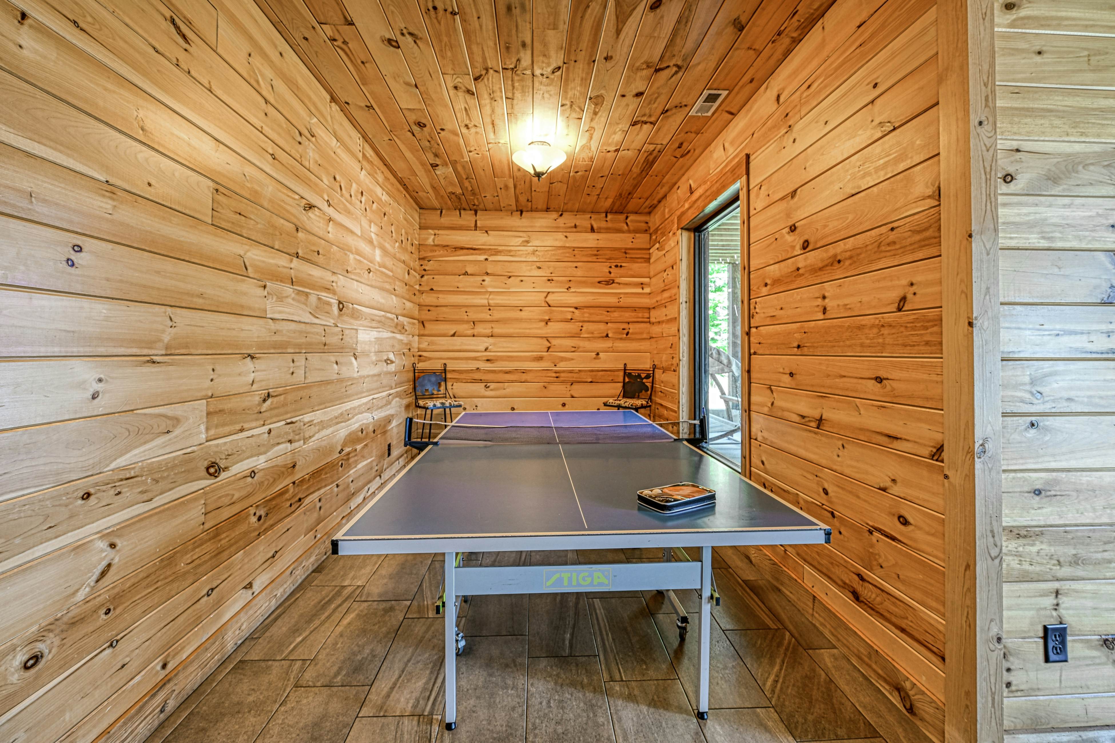 Lakefront Loggin' Off