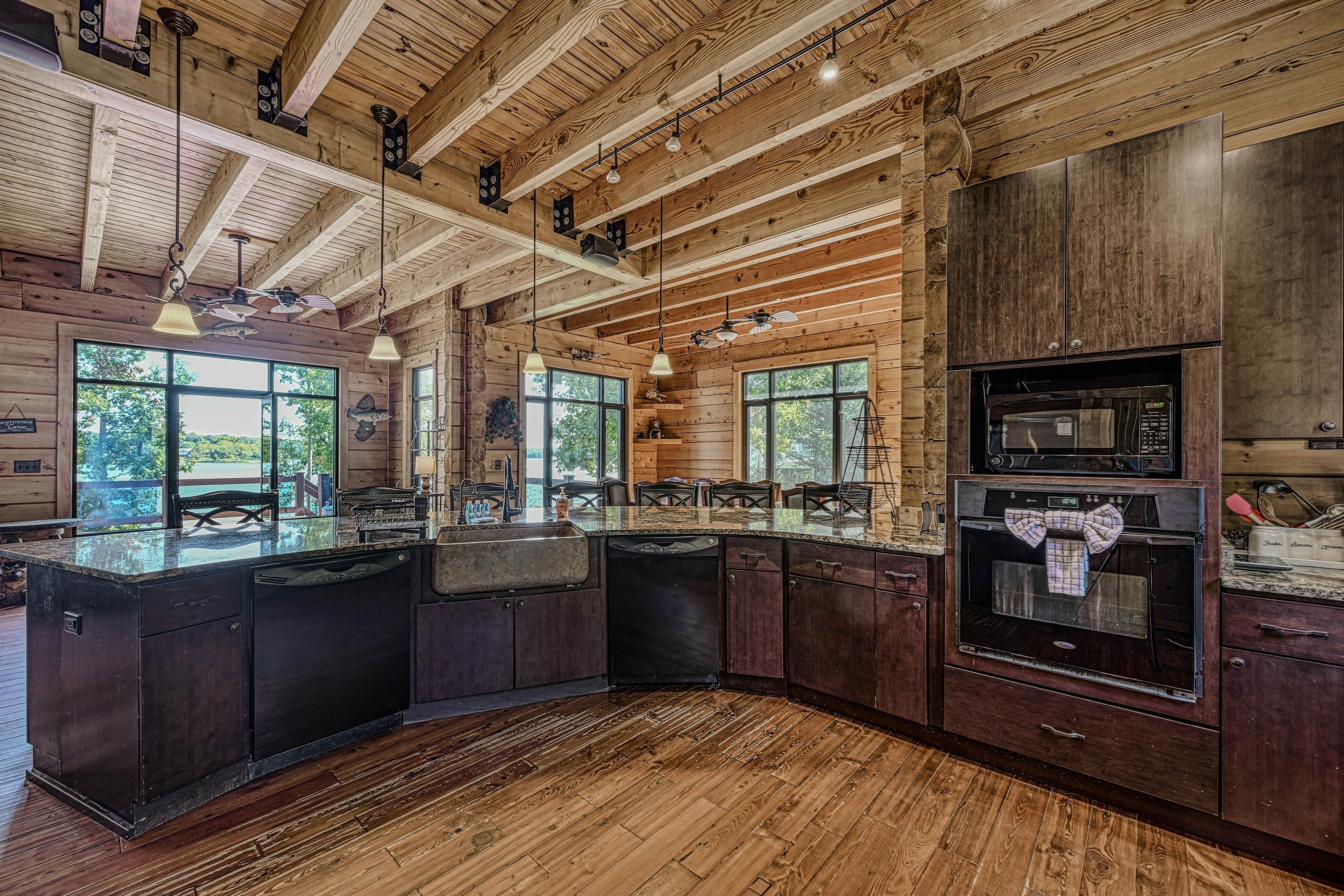 Lakefront Loggin' Off