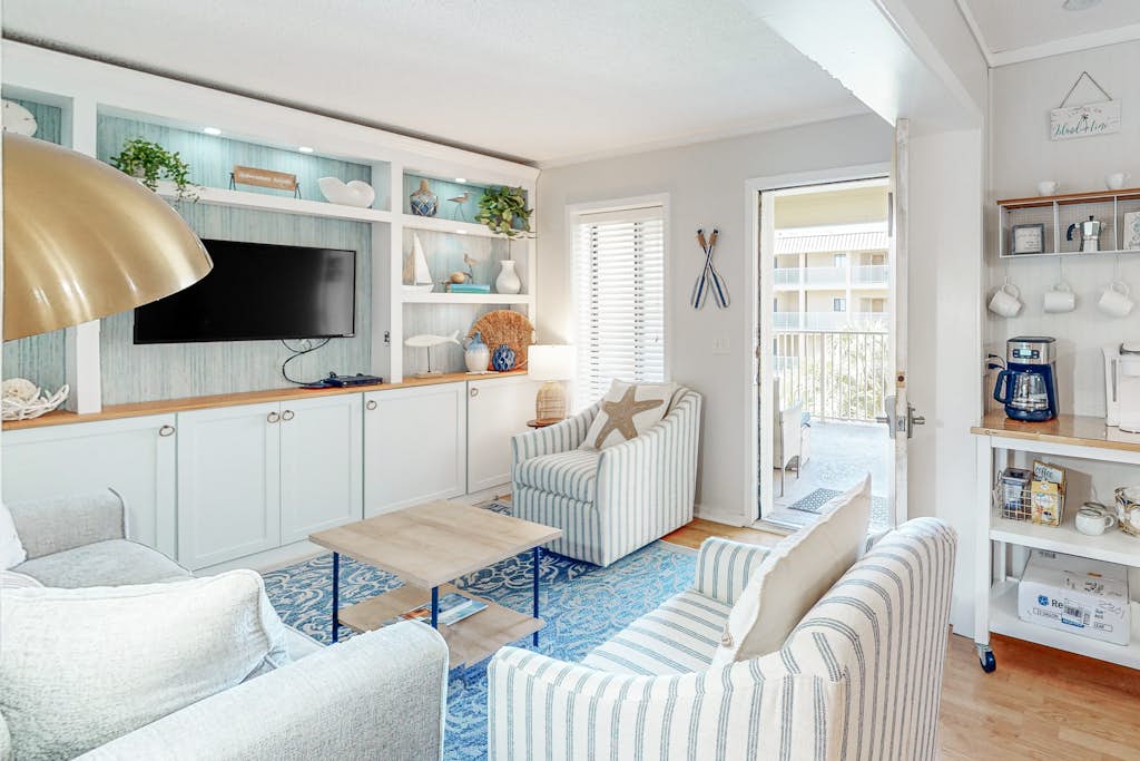Coastal chic condo- Pools, Tennis Court, Close to Beach — Hilton Head, SC — vacation rental