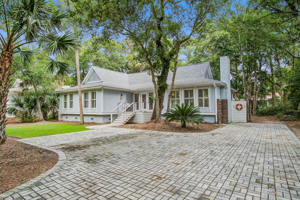 Stunning home, close to beach with large deck, pool & outdoor shower — Isle of Palms, SC — vacation rental