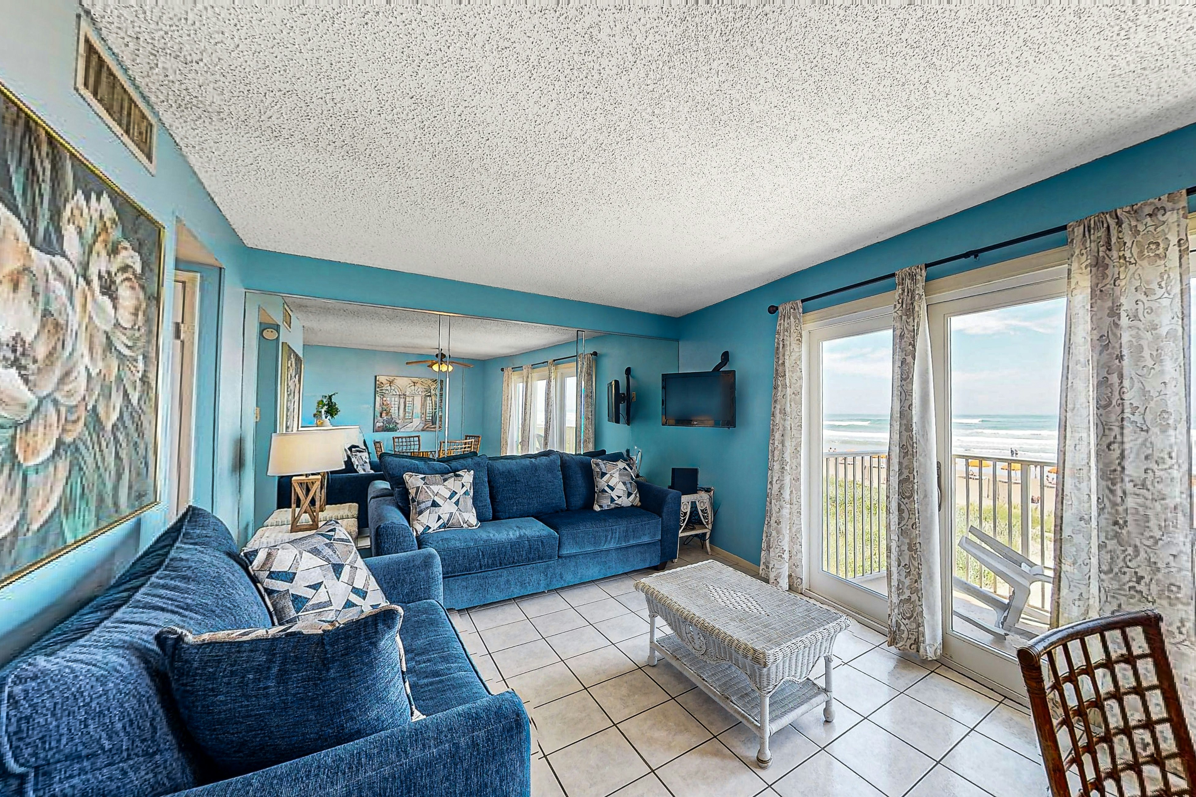 La Internacional Condominiums #202