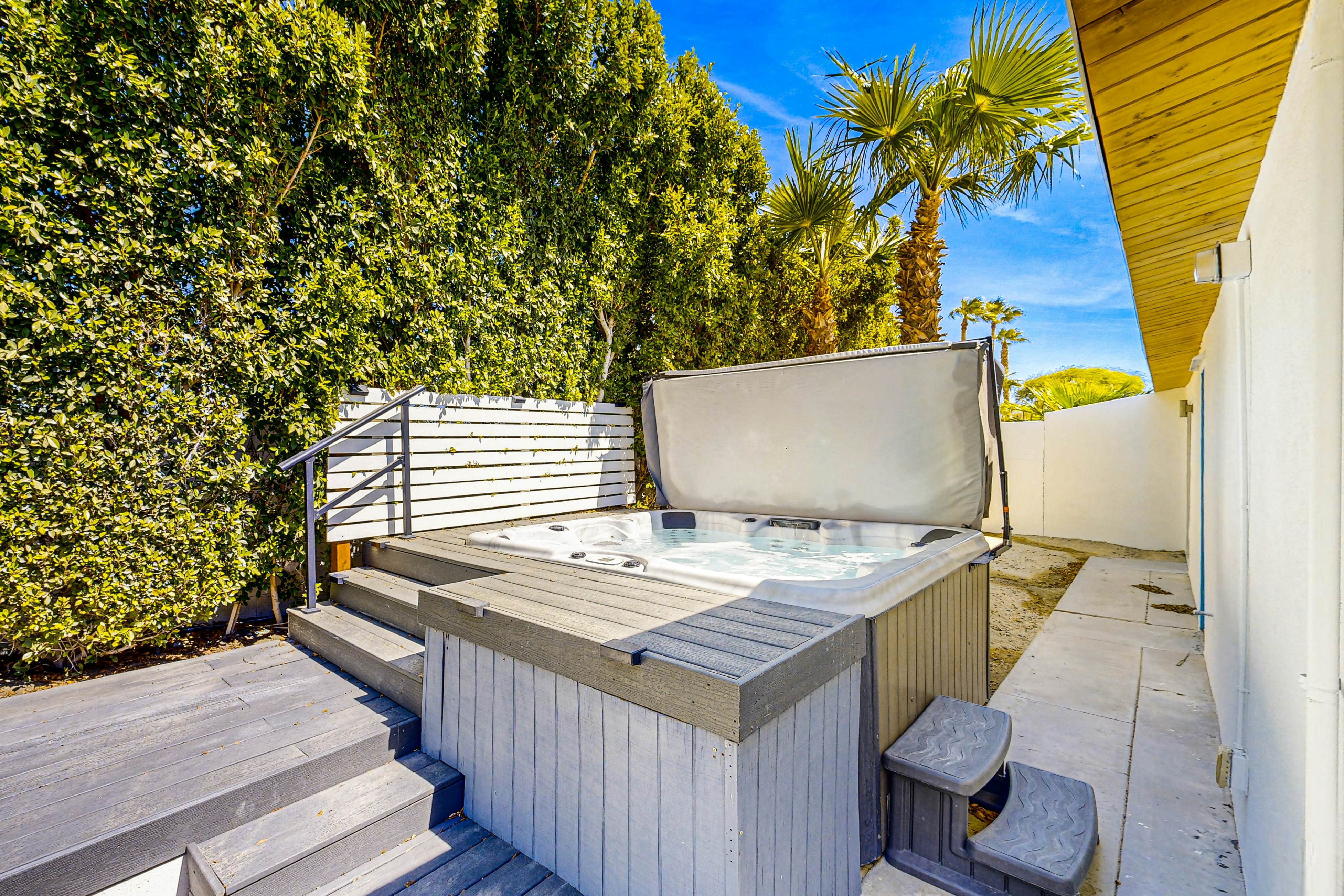 Iconic Mid-Century Modern Escape - 4729