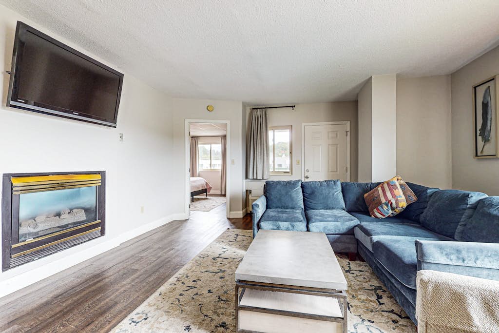 2 All-Suite Condos, Sleeps & River View Balconies — Pigeon Forge, TN — vacation rental